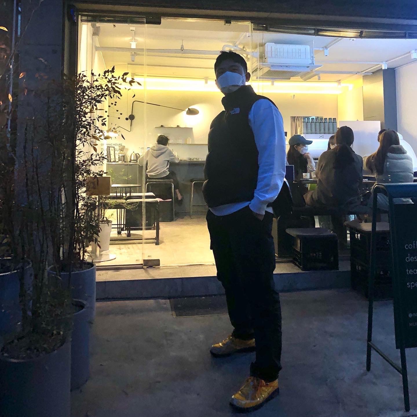 Nike x Off-White Air Rubber Dunk University Gold 착용 스타일