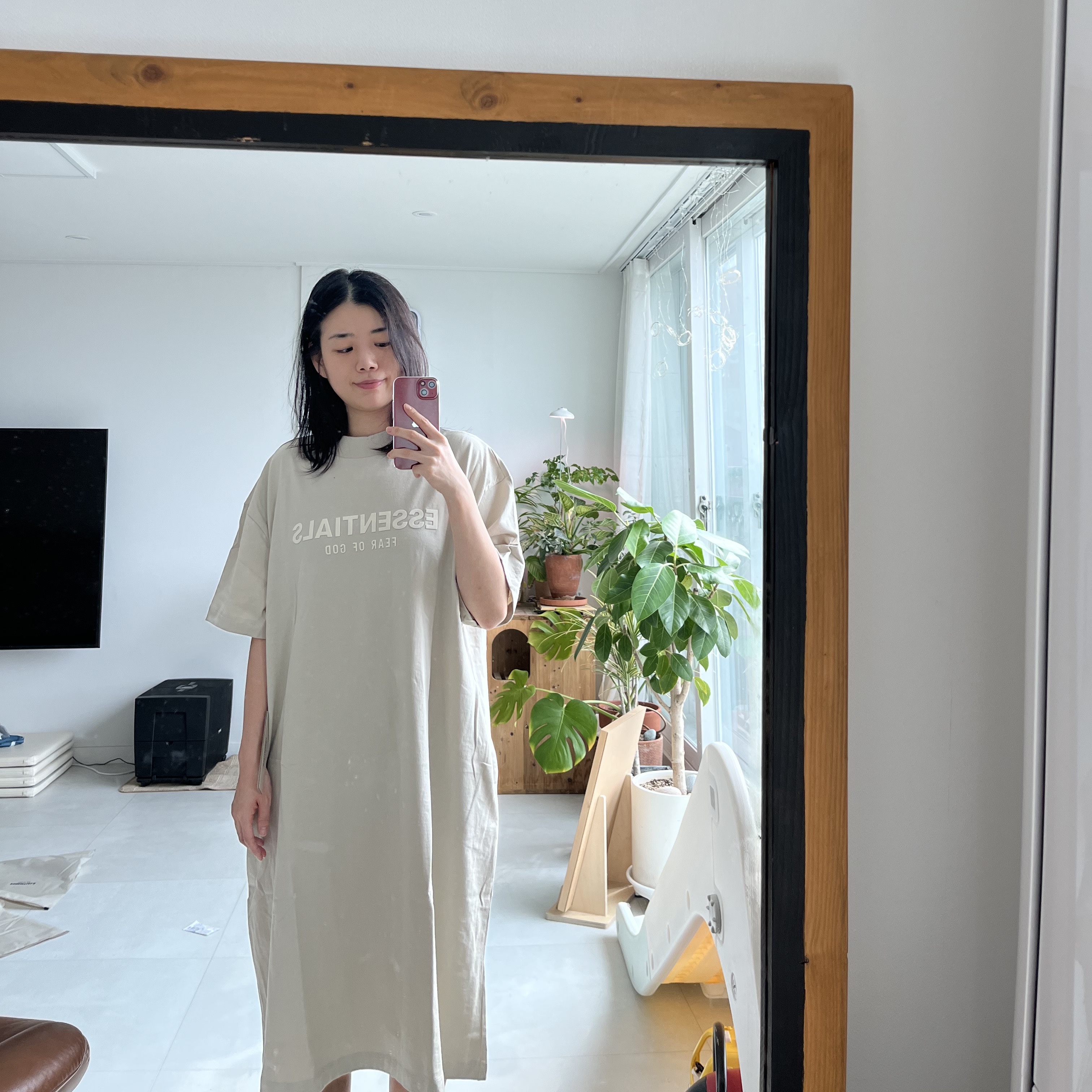 (W) Essentials T-Shirt Dress Wheat - 22SS, (W) Essentials T-Shirt Dress Iron - 22SS 착용 스타일 - 1