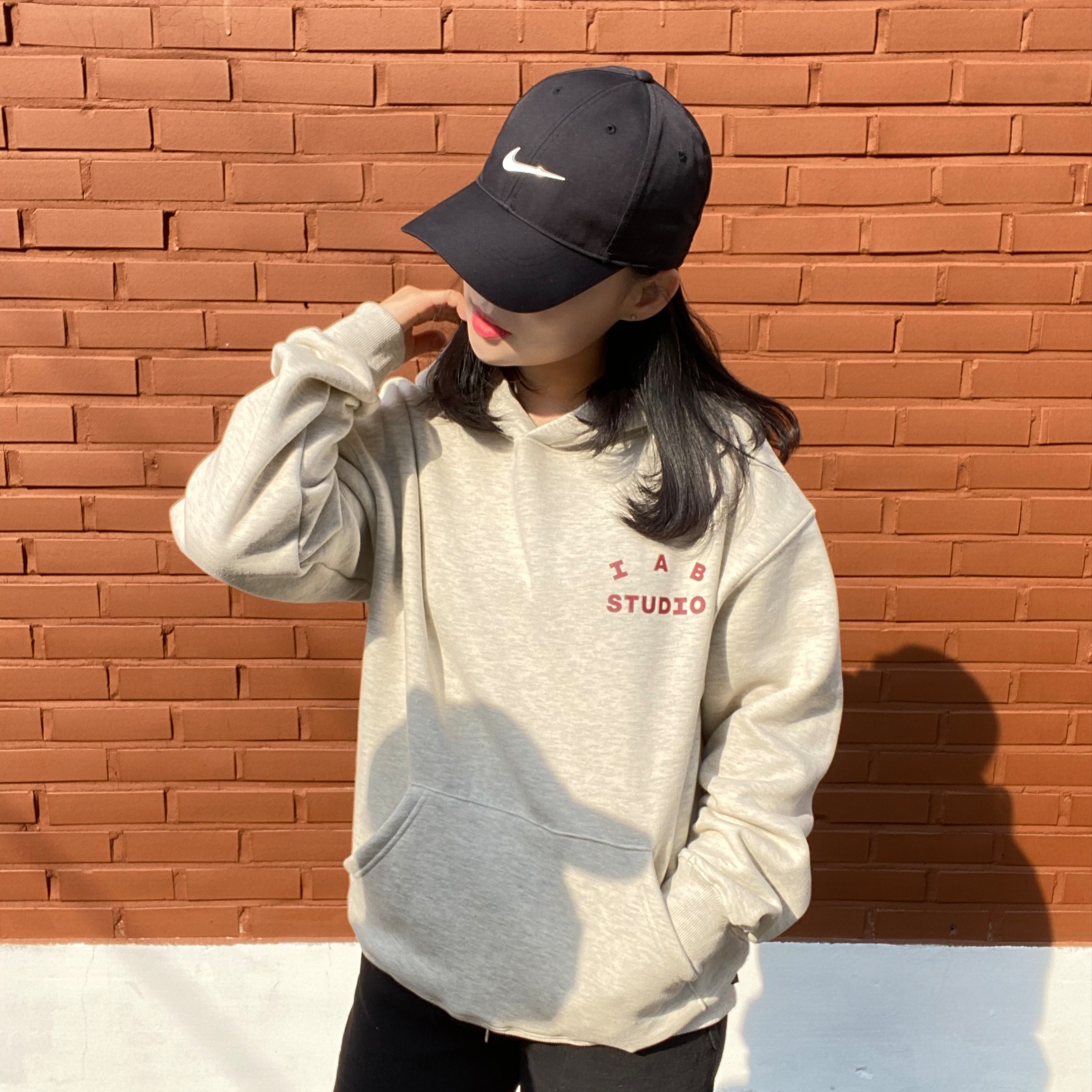 IAB Studio Hoodie Oatmeal Burgundy, Adidas Yeezy Boost 350 V2 Dazzling Blue 착용 스타일 - 5