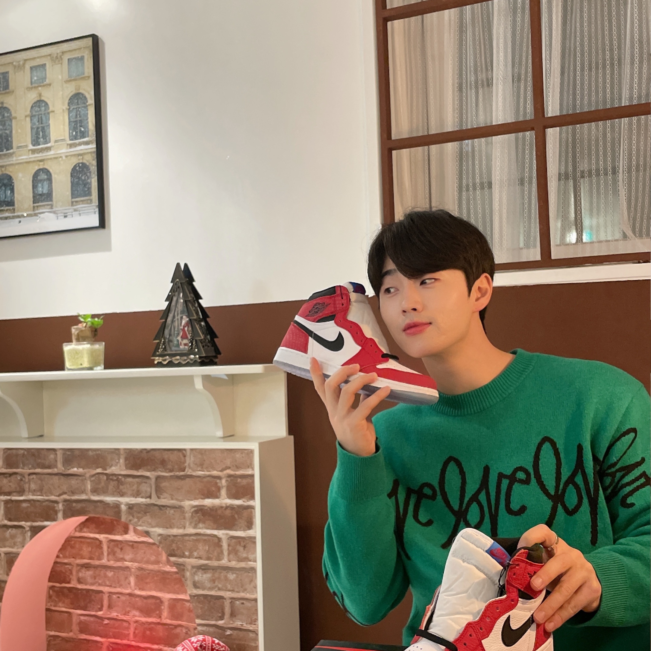 Jordan 1 Retro High Spider-Man Origin Story 착용 스타일 - 3