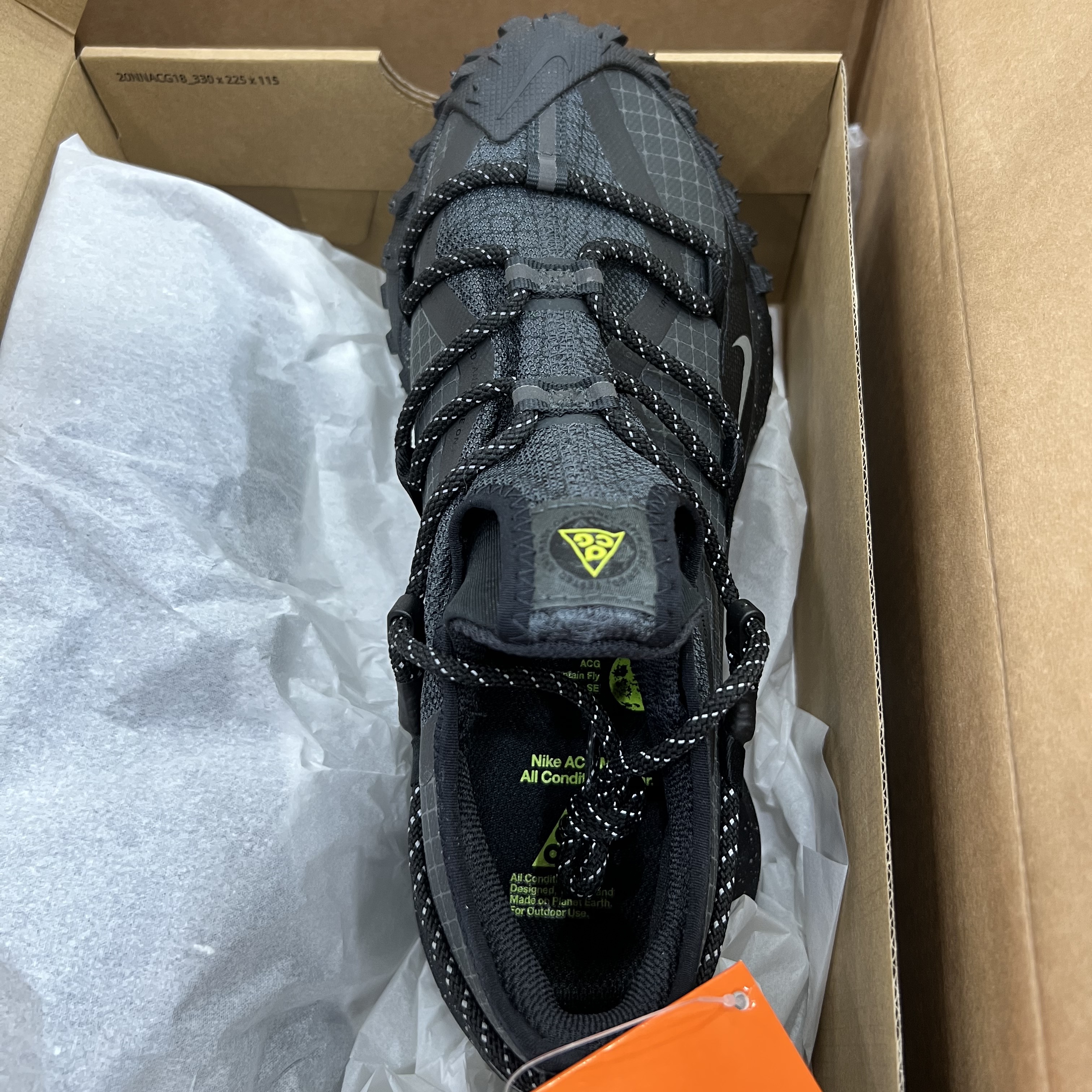 Nike ACG Mountain Fly Low Gore-Tex SE Dark Smoke Grey 착용 스타일 - 1