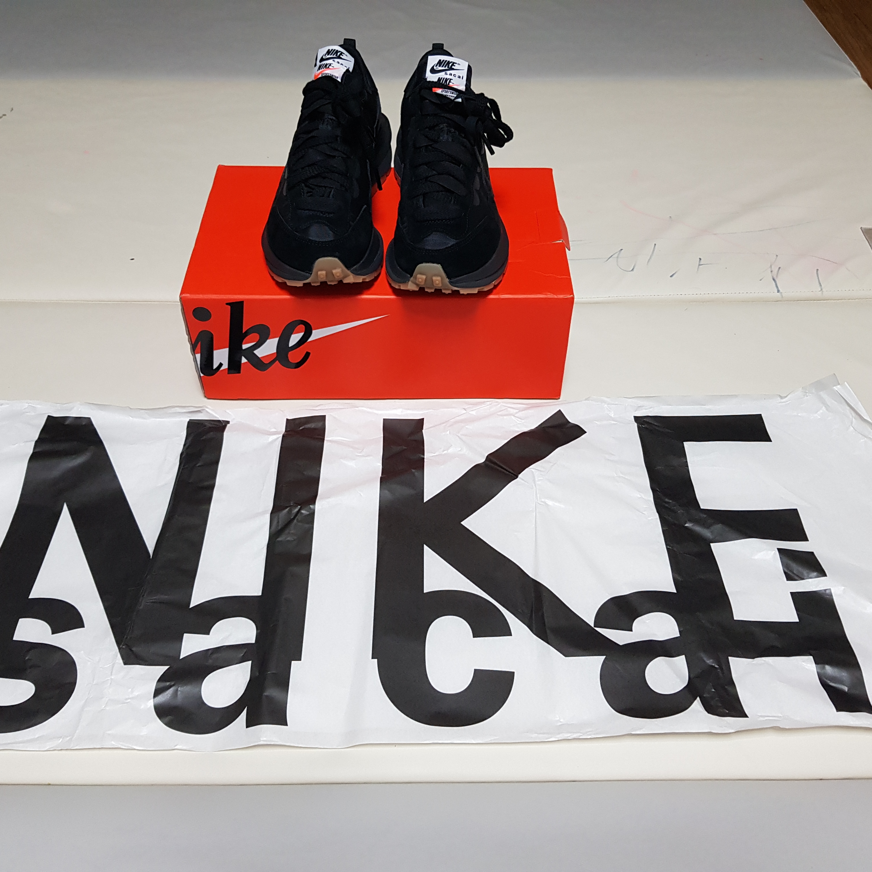 Nike x Sacai VaporWaffle Black and Gum 착용 스타일 - 1