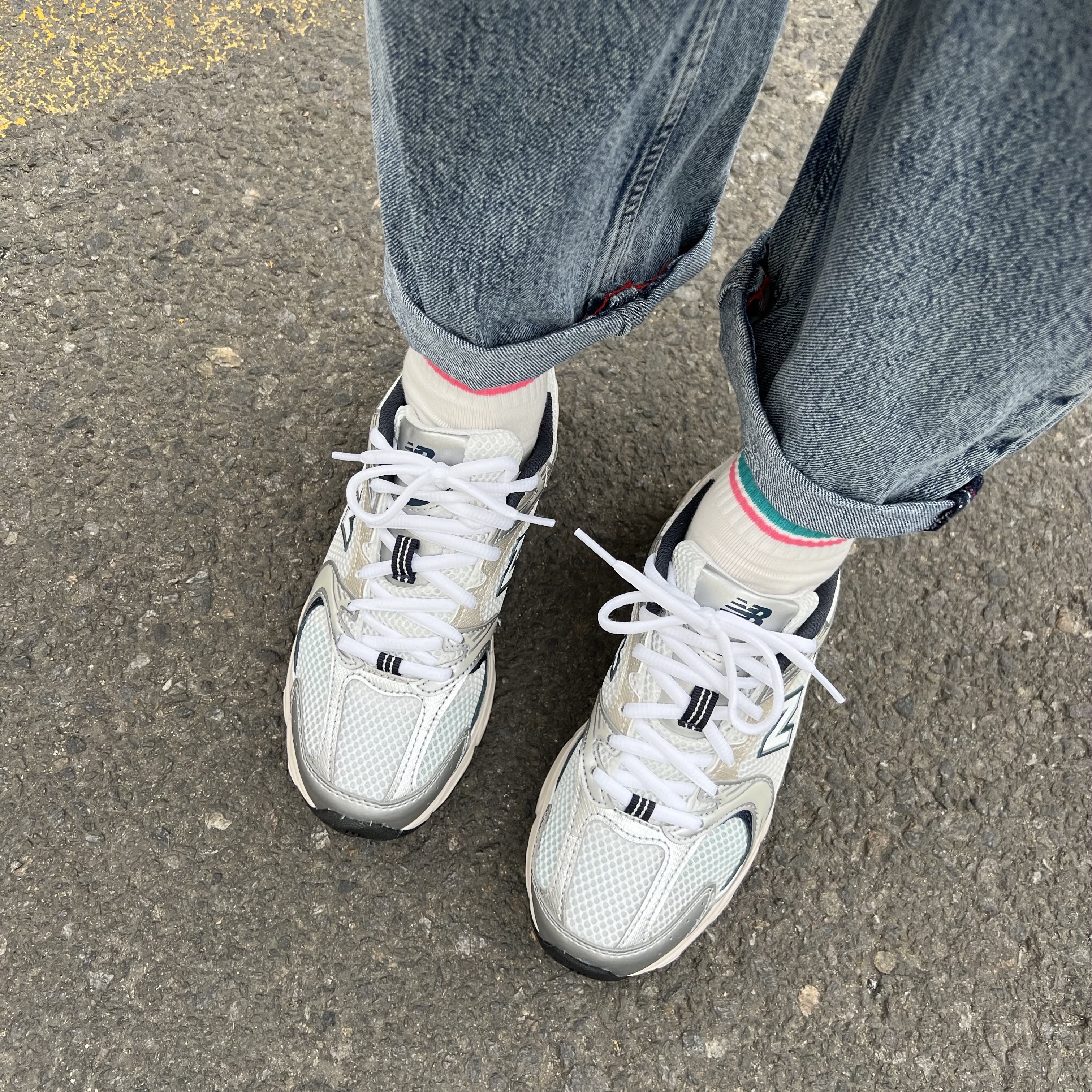 New Balance 530 Steel Grey 착용 스타일 - 1