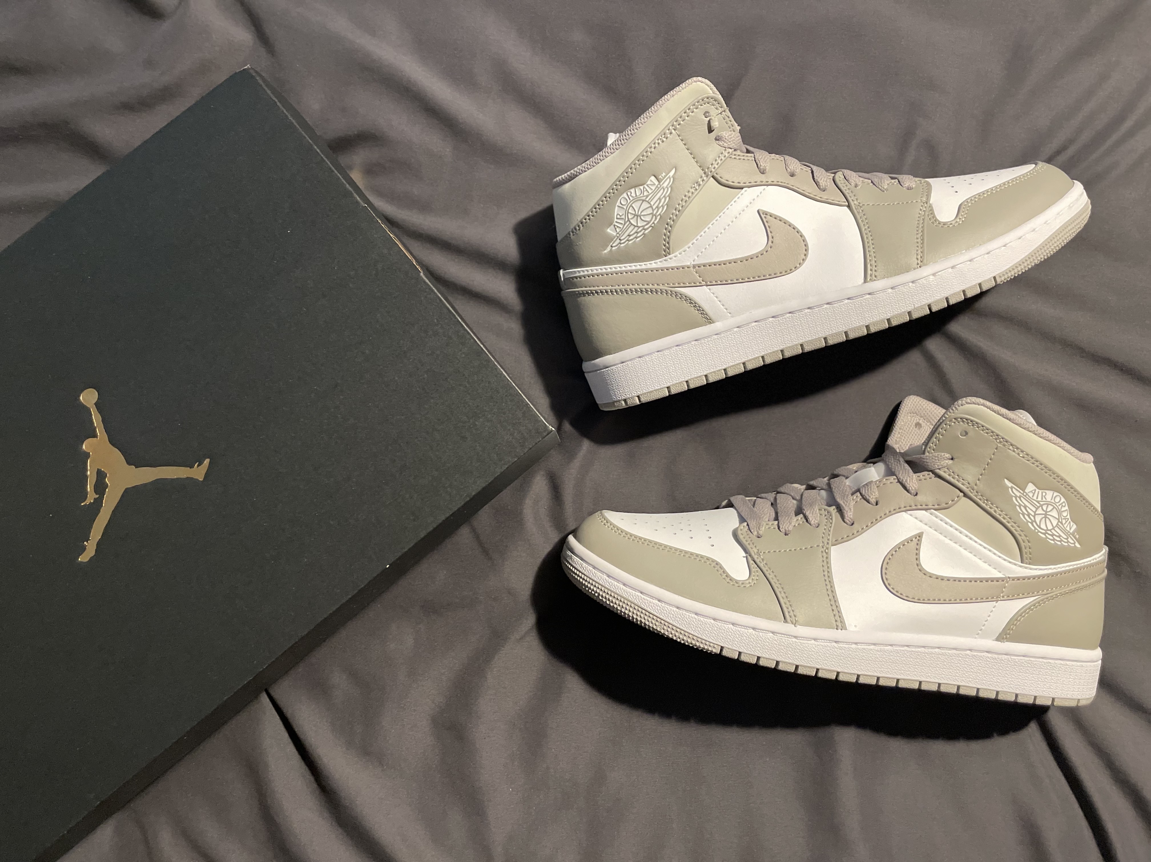 Jordan 1 Mid College Grey 착용 스타일