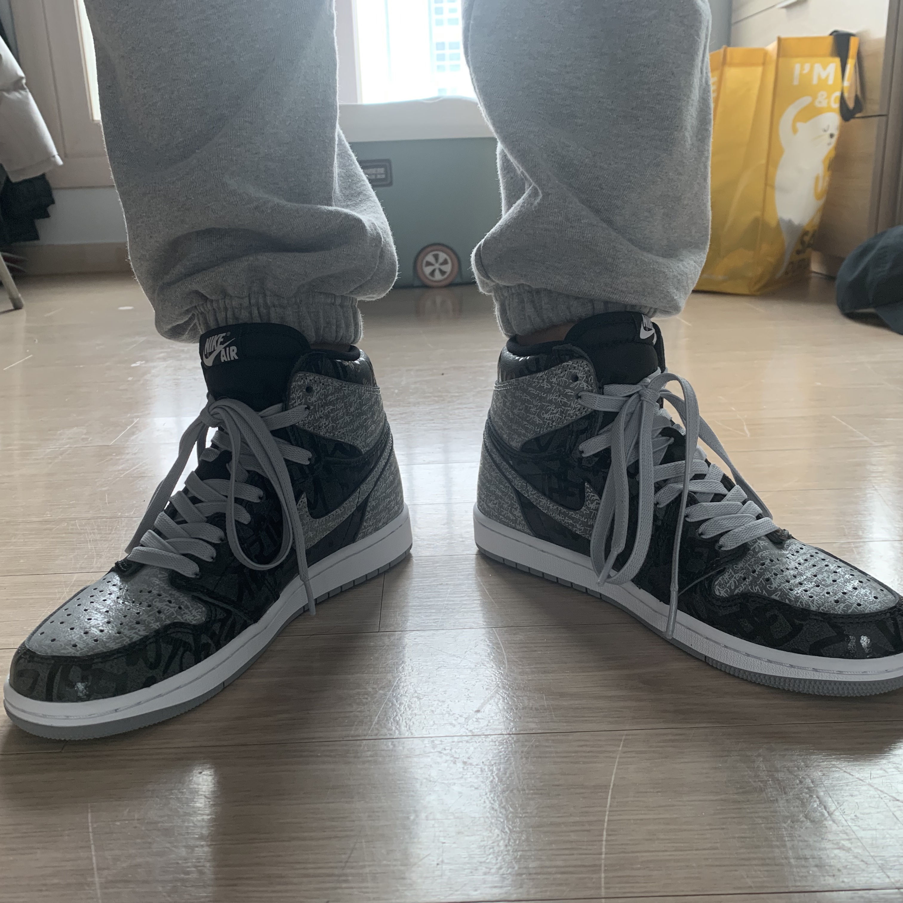 Jordan 1 Retro High OG Rebellionaire 착용 스타일 - 1