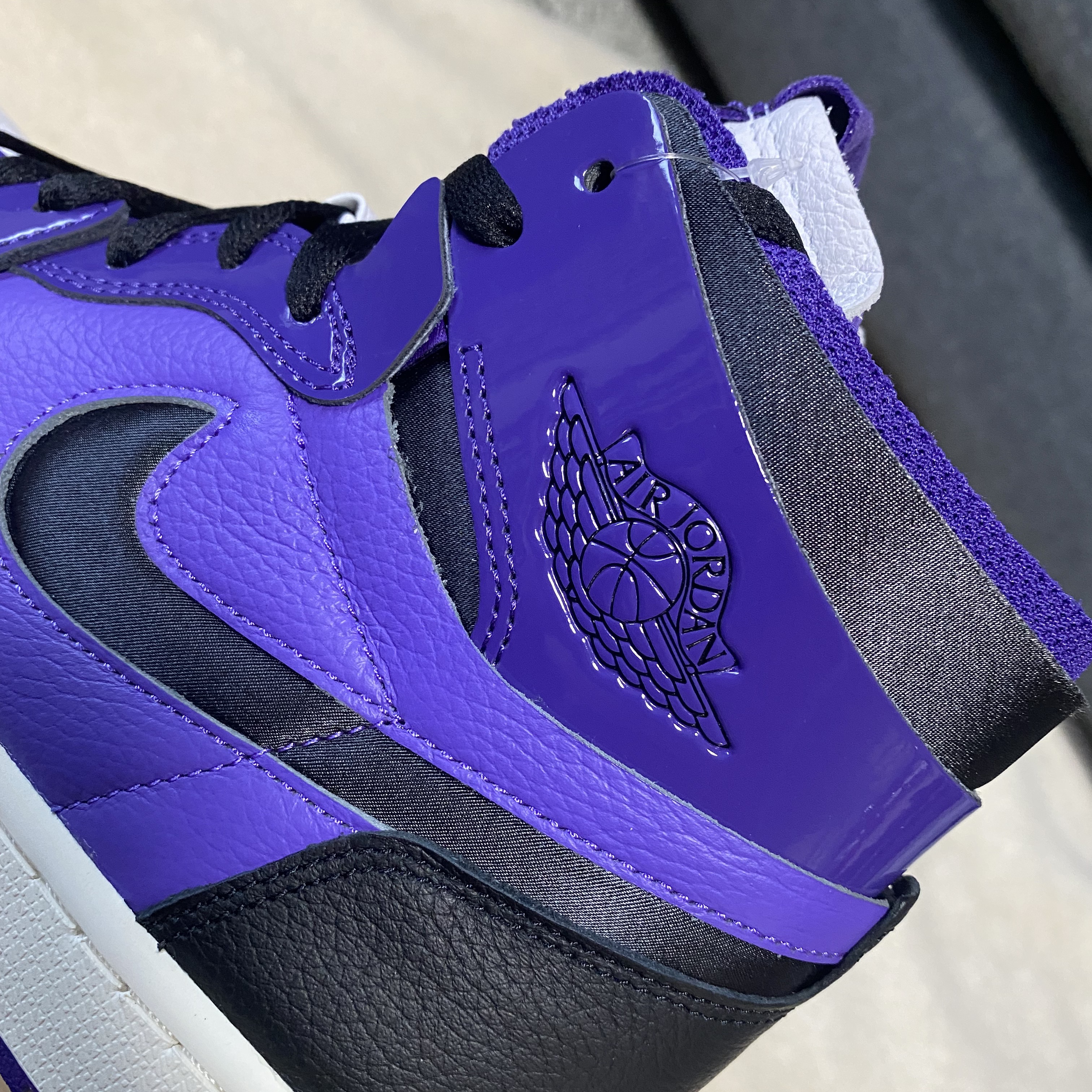 (W) Jordan 1 Zoom Air CMFT Purple Black 착용 스타일 - 2