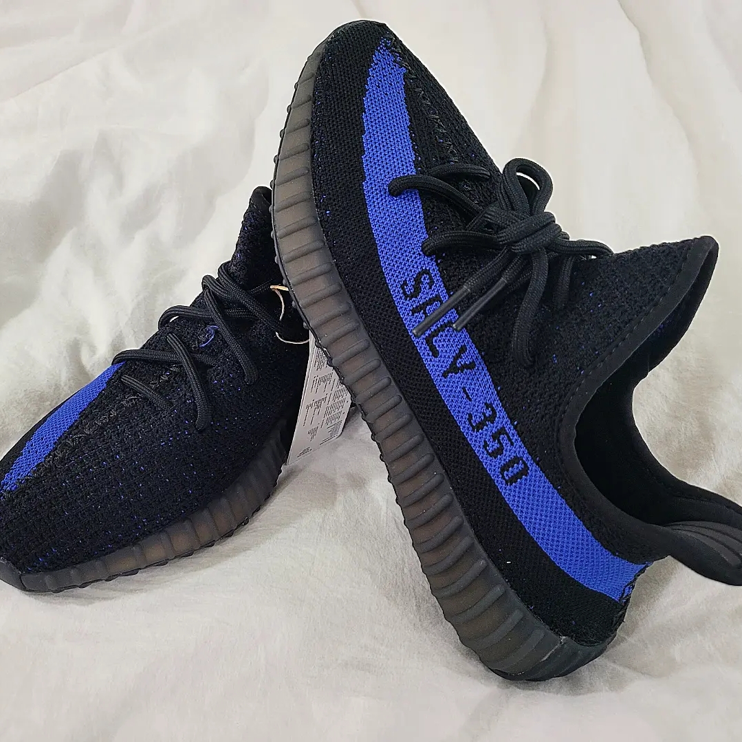 Adidas Yeezy Boost 350 V2 Dazzling Blue 착용 스타일 - 1