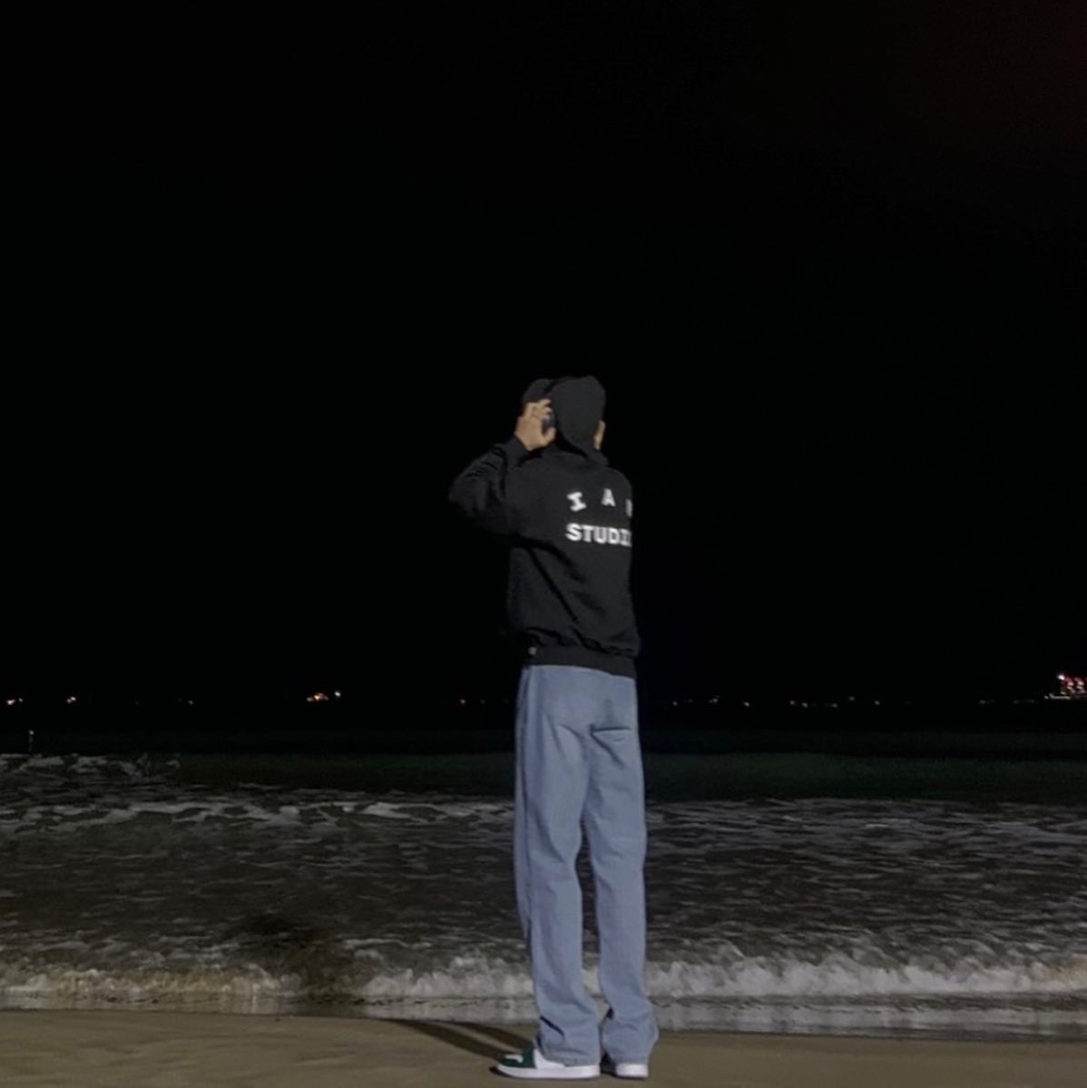 Jordan 1 Mid Sonics 2021, IAB Studio Hoodie Black White 착용 스타일