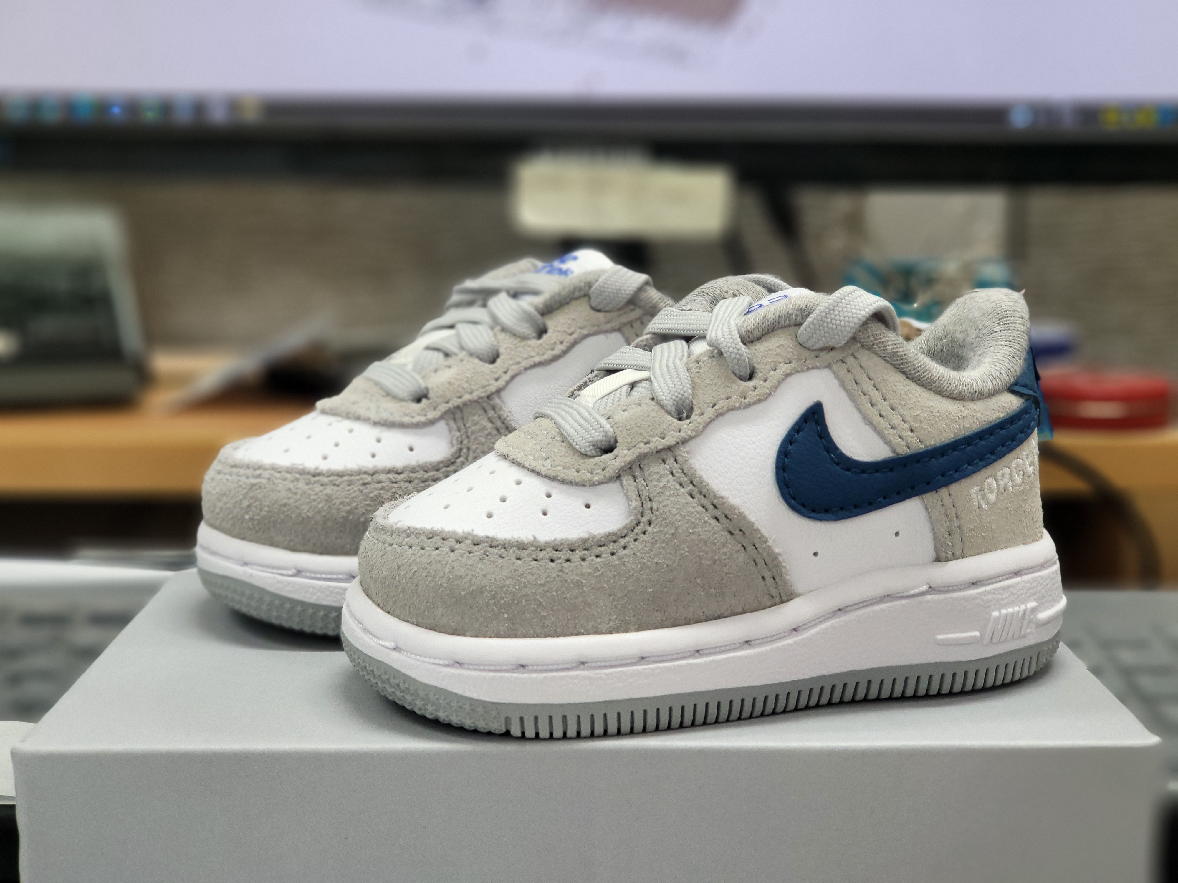 (TD) Nike Force 1 LV8 Athletic Club Light Smoke Grey Marina 착용 스타일