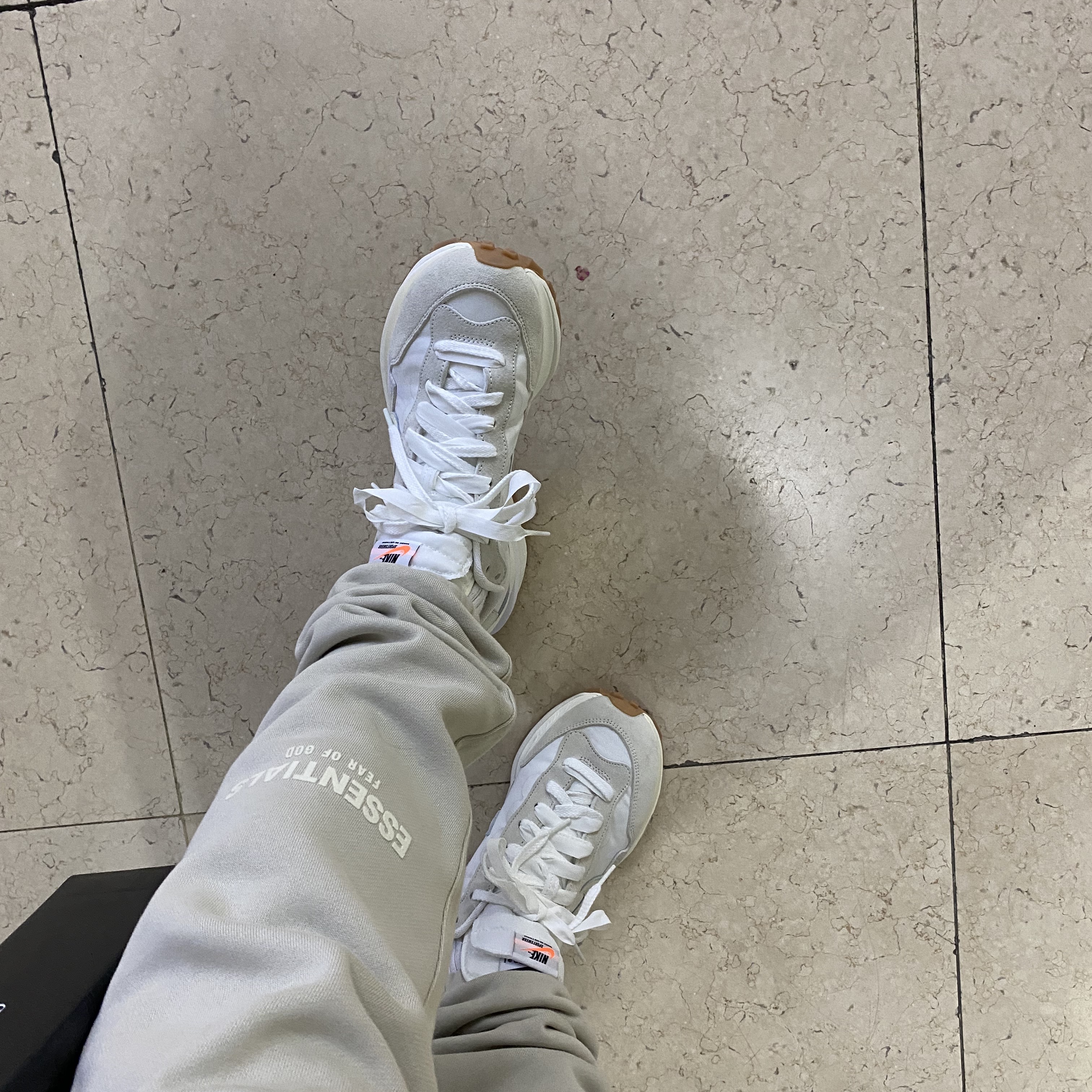 Nike x Sacai VaporWaffle White and Gum, Essentials Relaxed Sweatpants Wheat - 22SS 착용 스타일