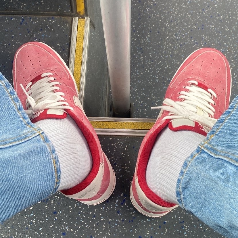 Nike Air Force 1 '07 LV8 Dusty Red 착용 스타일