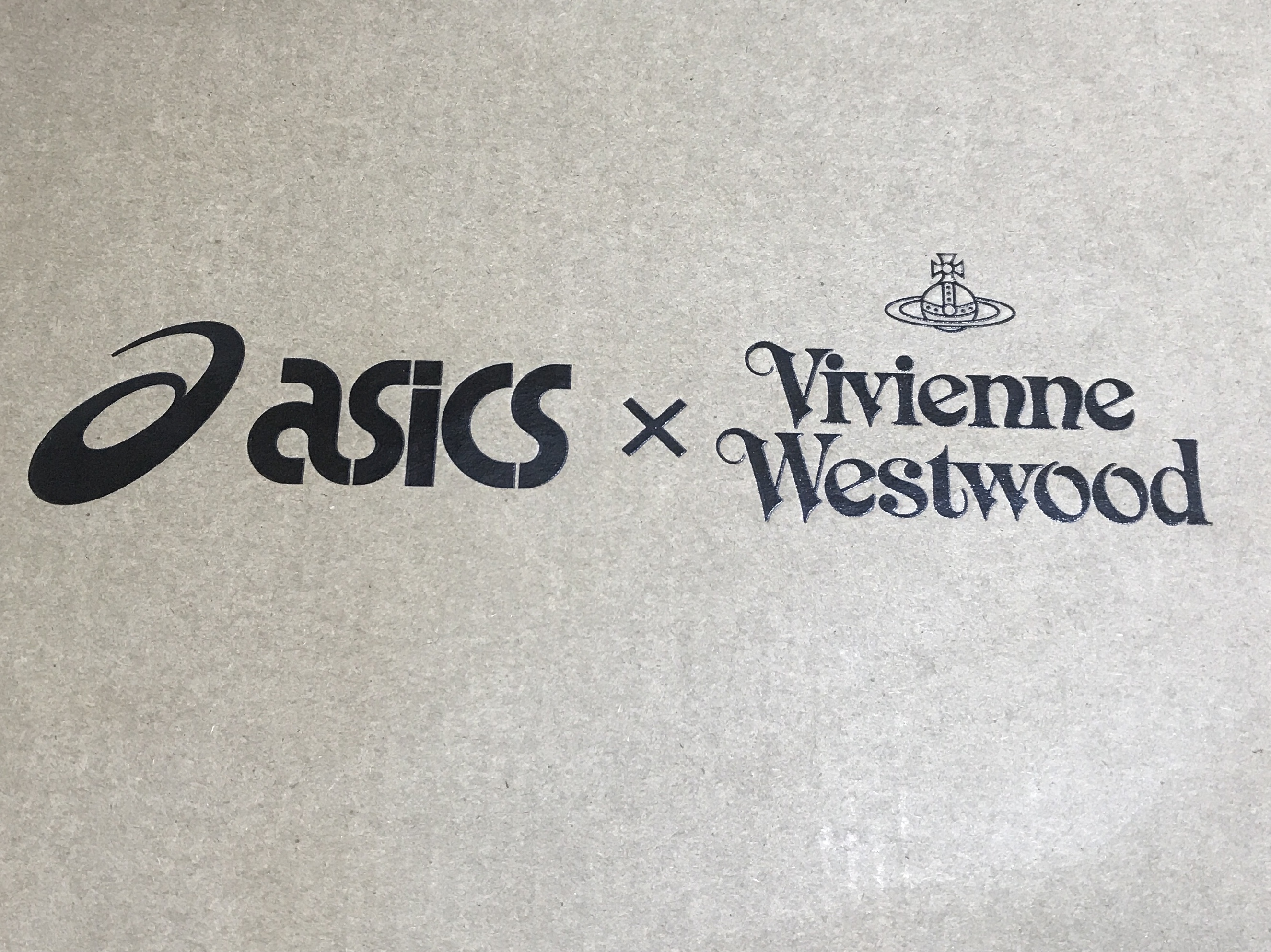 Asics x Vivienne Westwood Gel-Kayano 27 DE White 착용 스타일 - 1