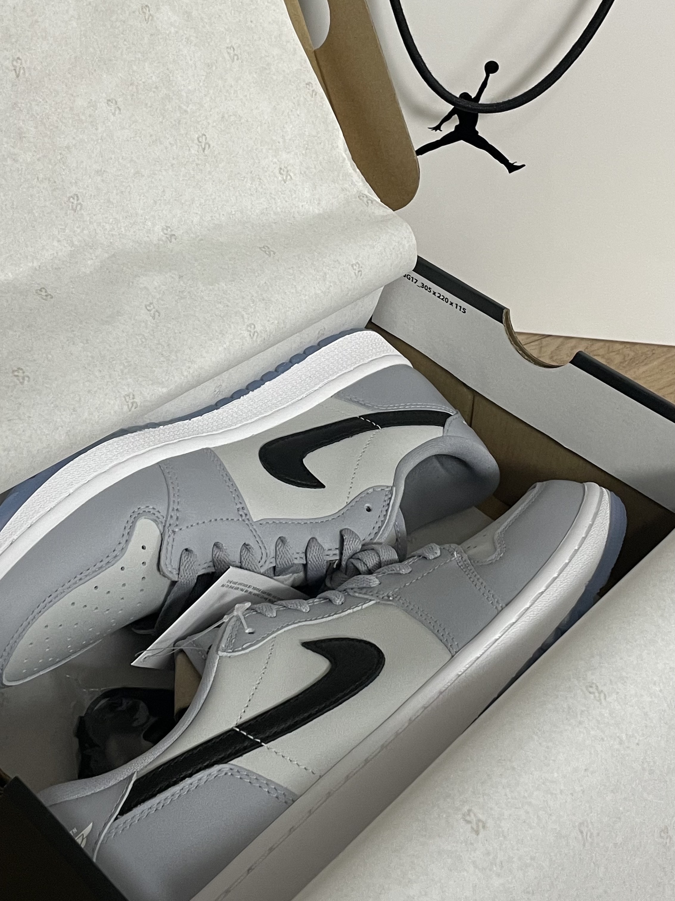 Jordan 1 Low Golf Wolf Grey 착용 스타일