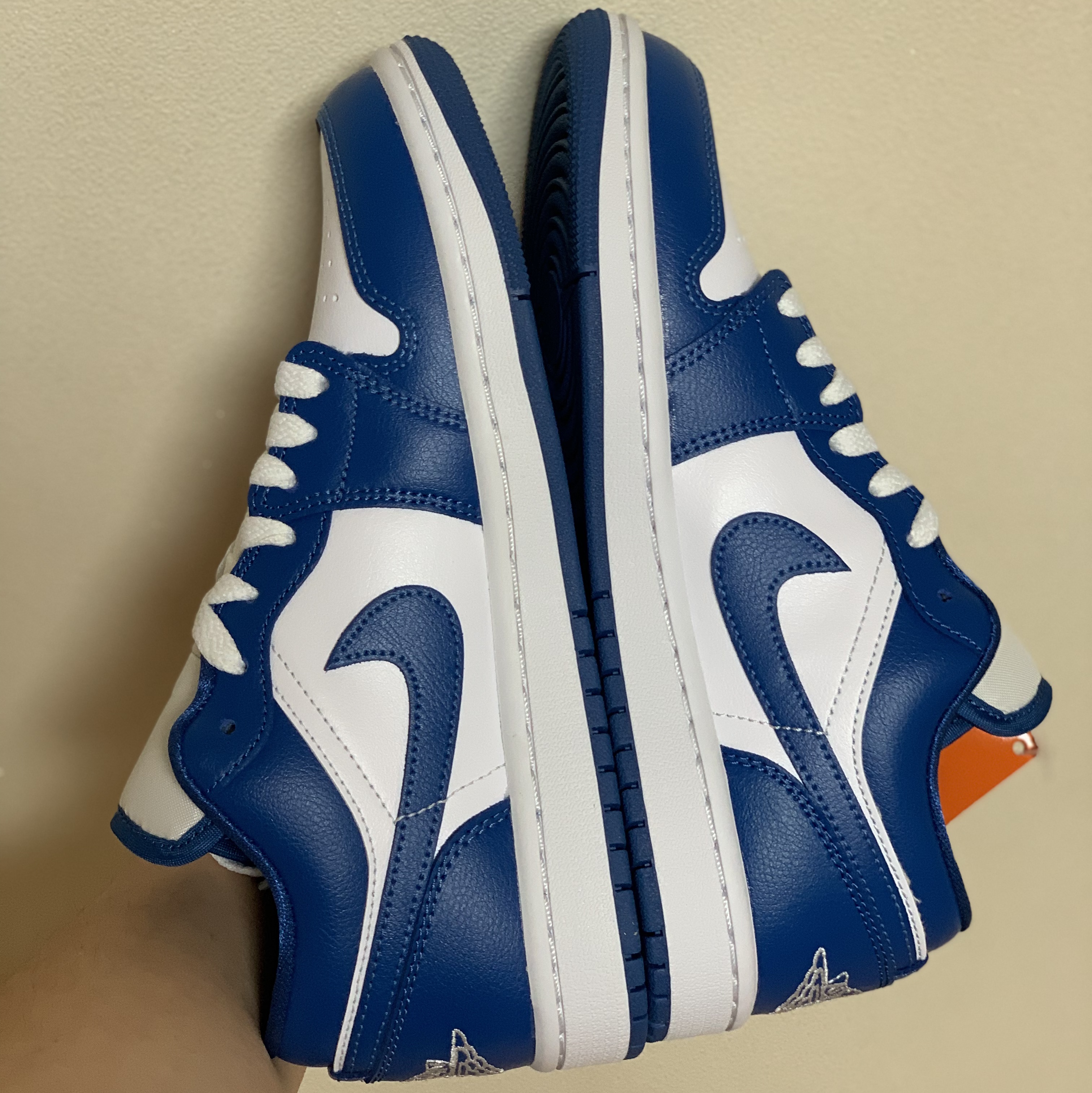 (W) Jordan 1 Low White Dark Marina Blue 착용 스타일 - 2