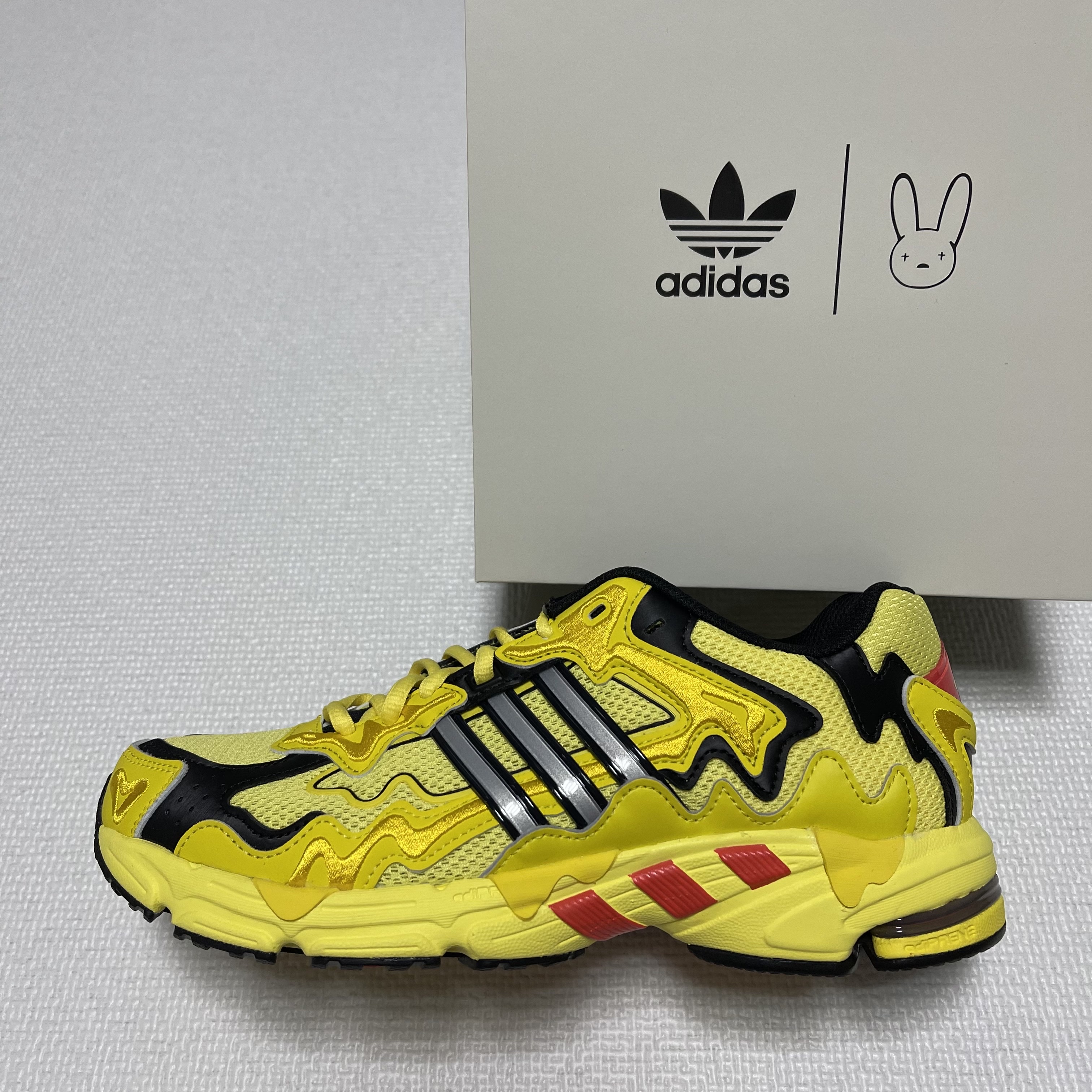 Adidas x Bad Bunny Response CL Yellow 착용 스타일