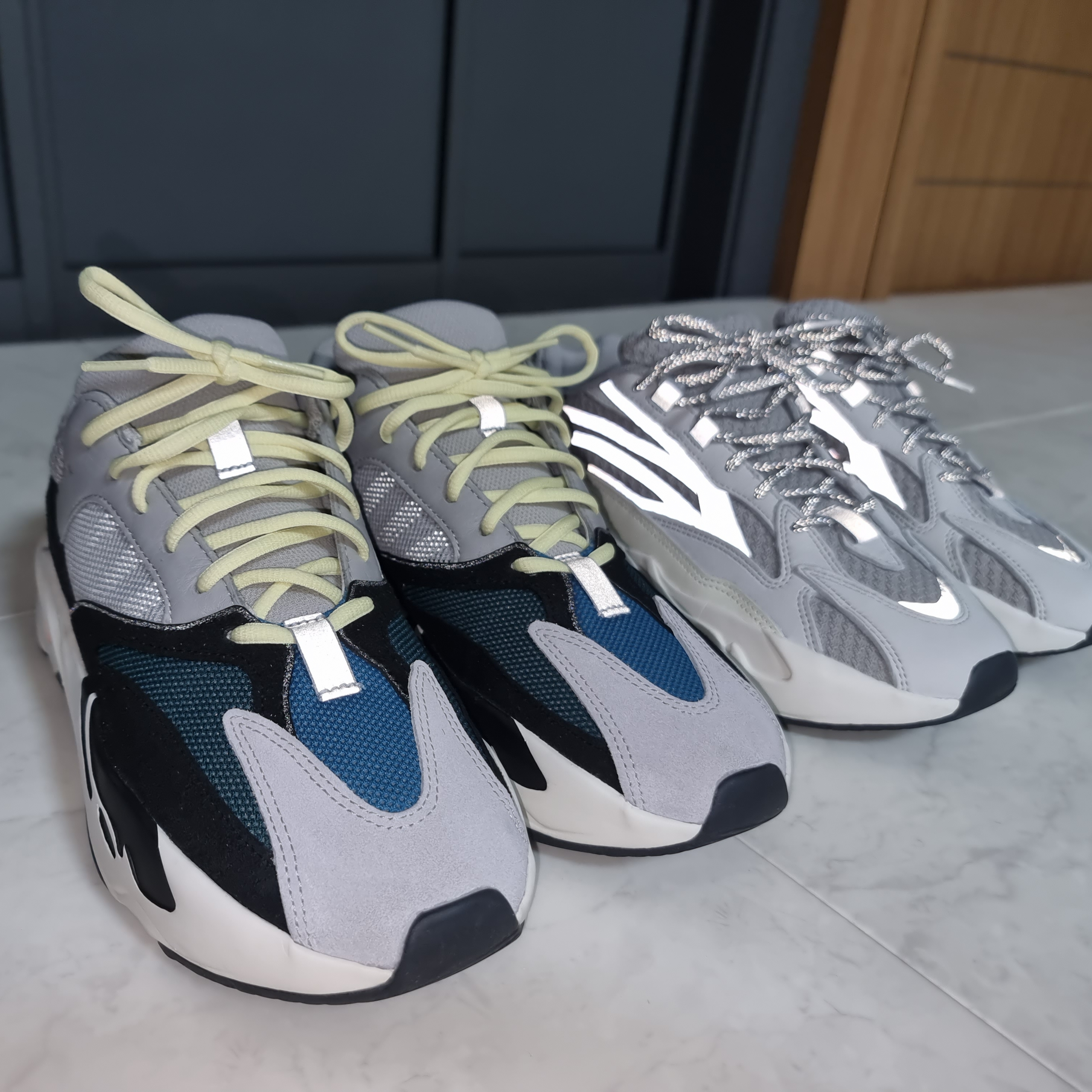 Adidas Yeezy Boost 700 Wave Runner Solid Grey 2021/2022, Adidas Yeezy Boost 700 V2 Static 2022 착용 스타일 - 2