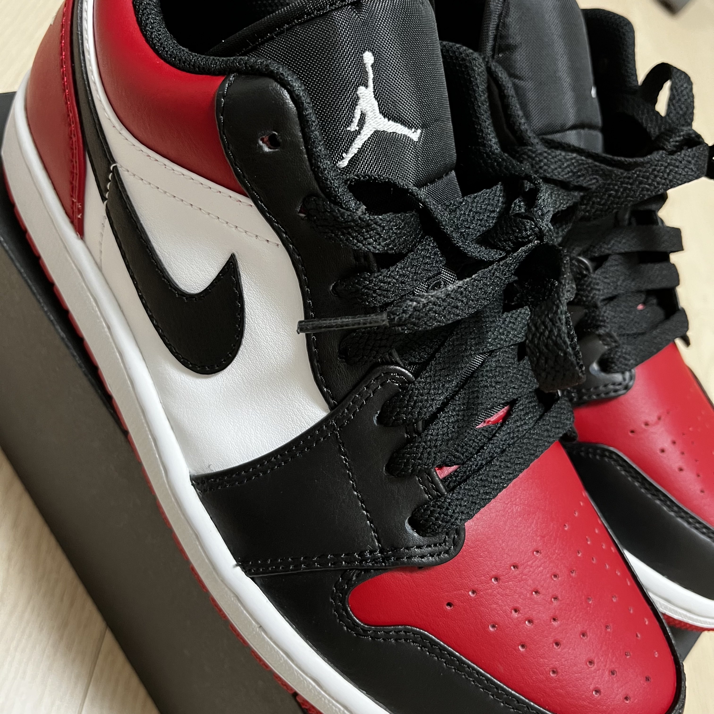 Jordan 1 Low Bred Toe 착용 스타일 - 1