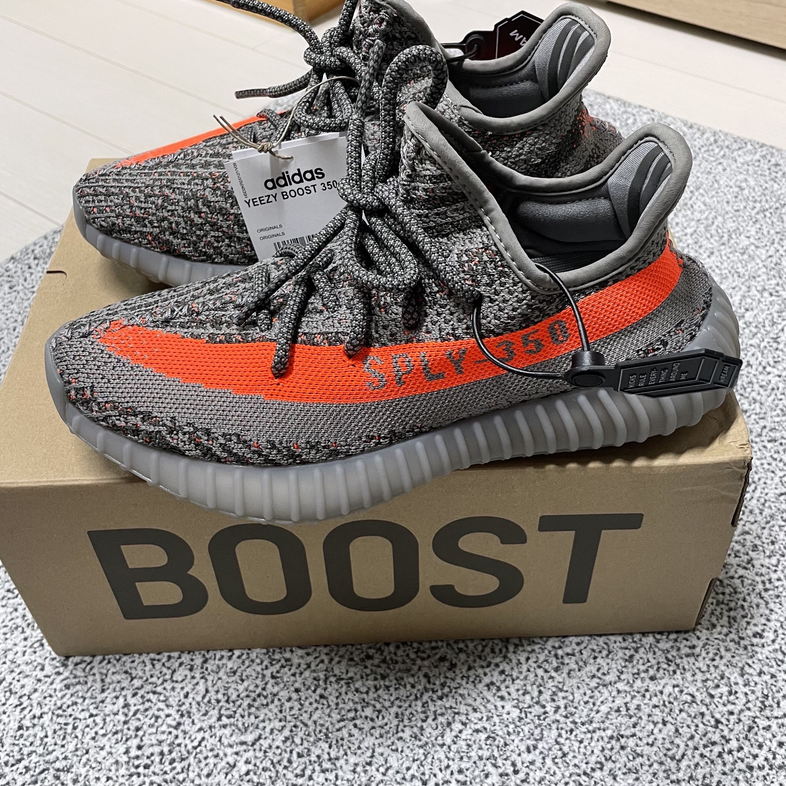 Adidas Yeezy Boost 350 V2 Beluga - Reflective 착용 스타일