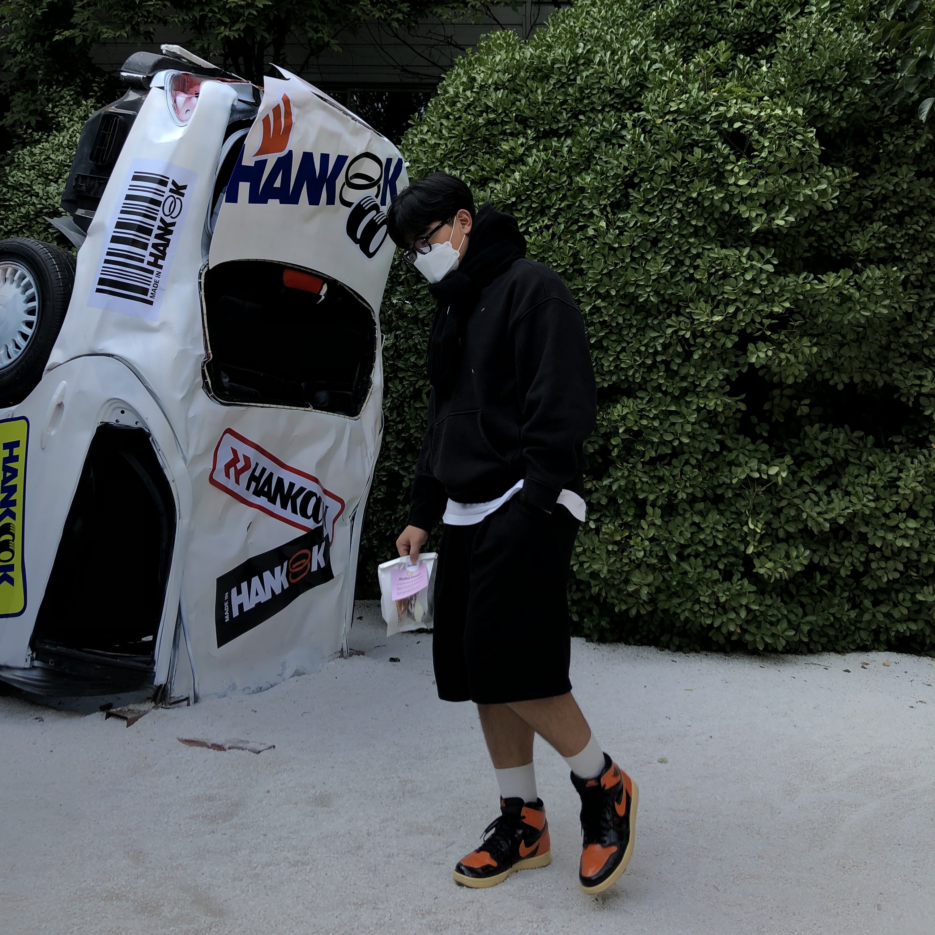 Jordan 1 Retro High Shattered Backboard 3.0, Maison Kitsune Small Fox Head Wool Muffler Black 착용 스타일