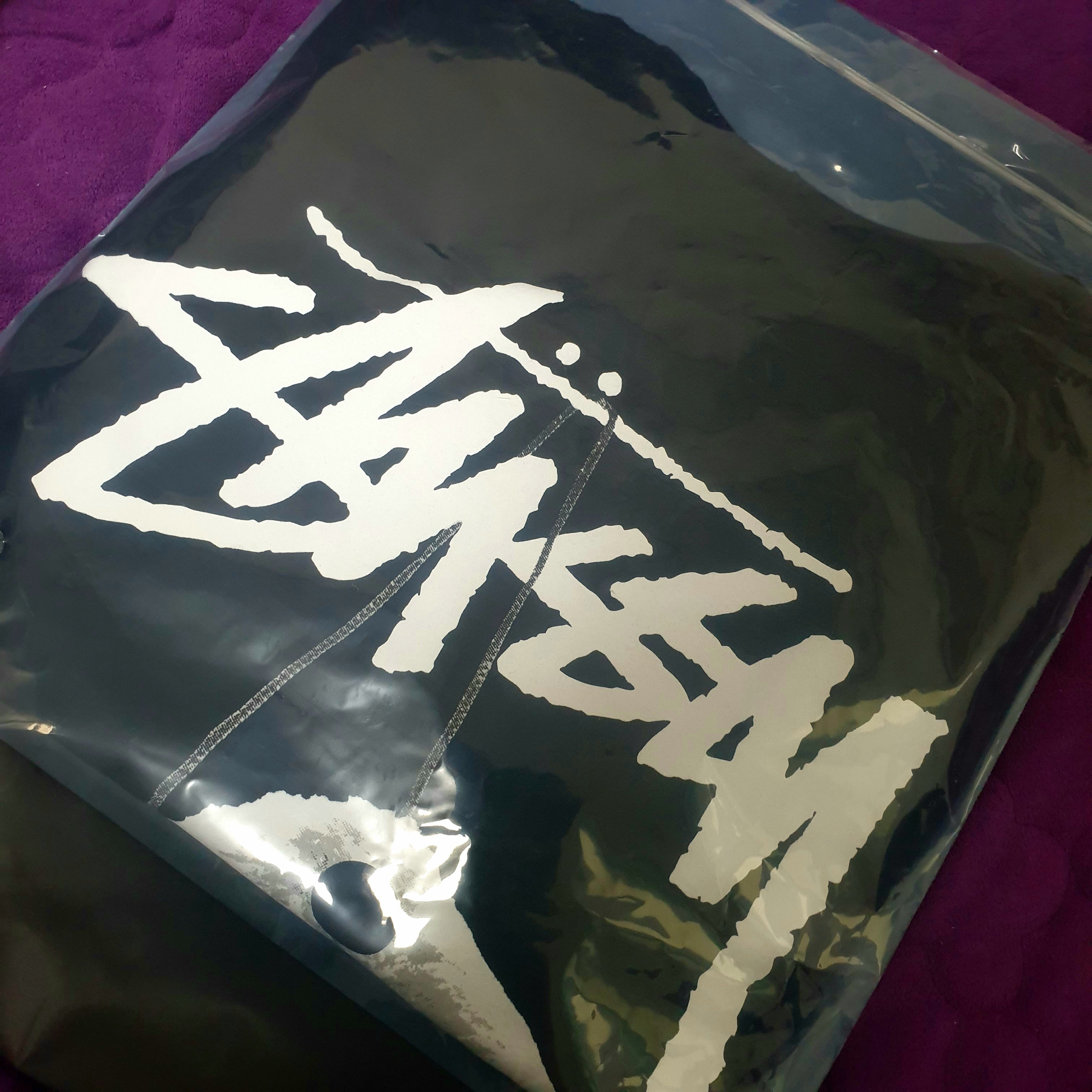 Stussy Fuzzy Dice T-Shirt Black 착용 스타일