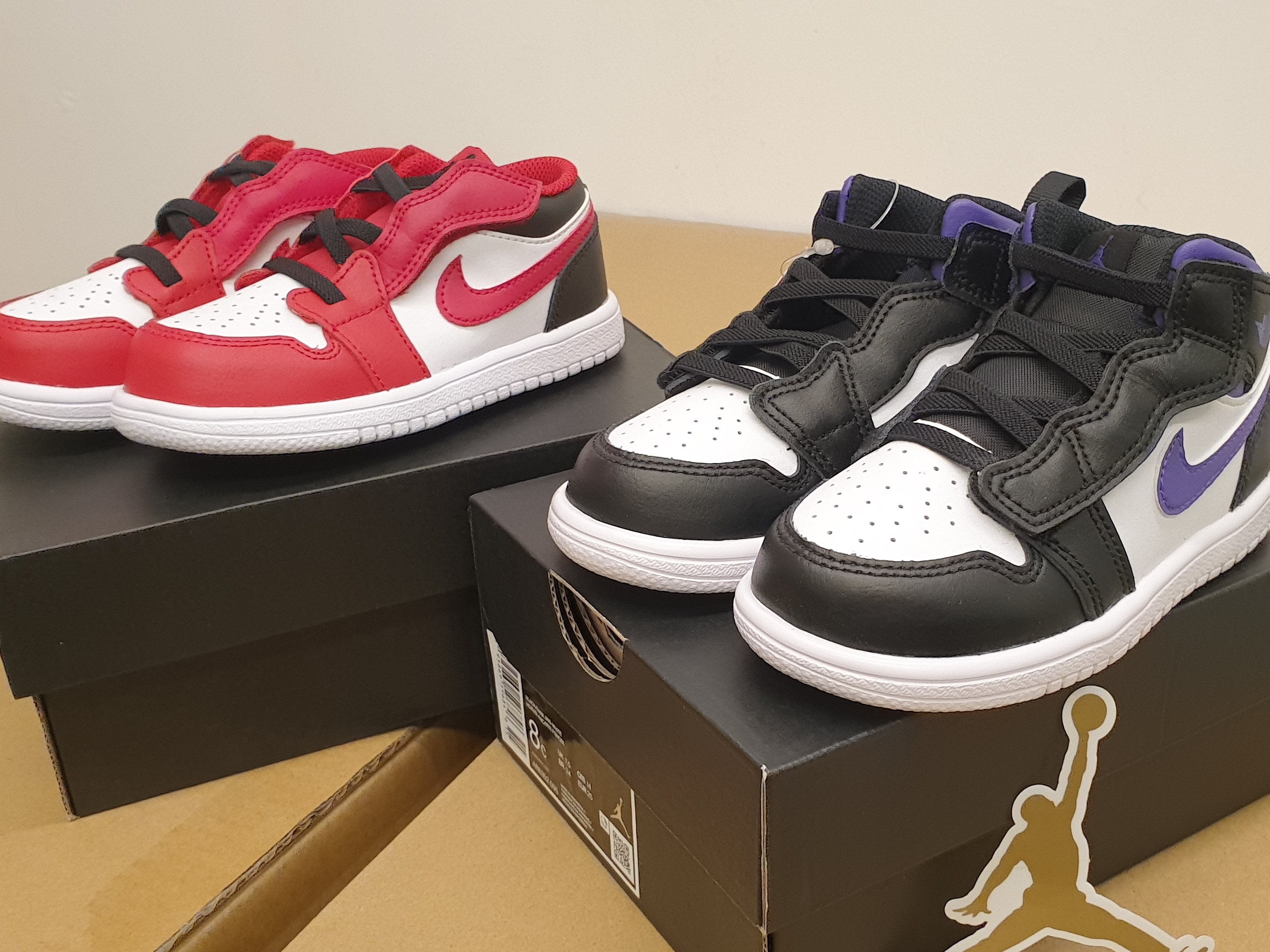 (TD) Jordan 1 Mid Alt Dark Iris, (TD) Jordan 1 Low Alt White Gym Red Black 착용 스타일
