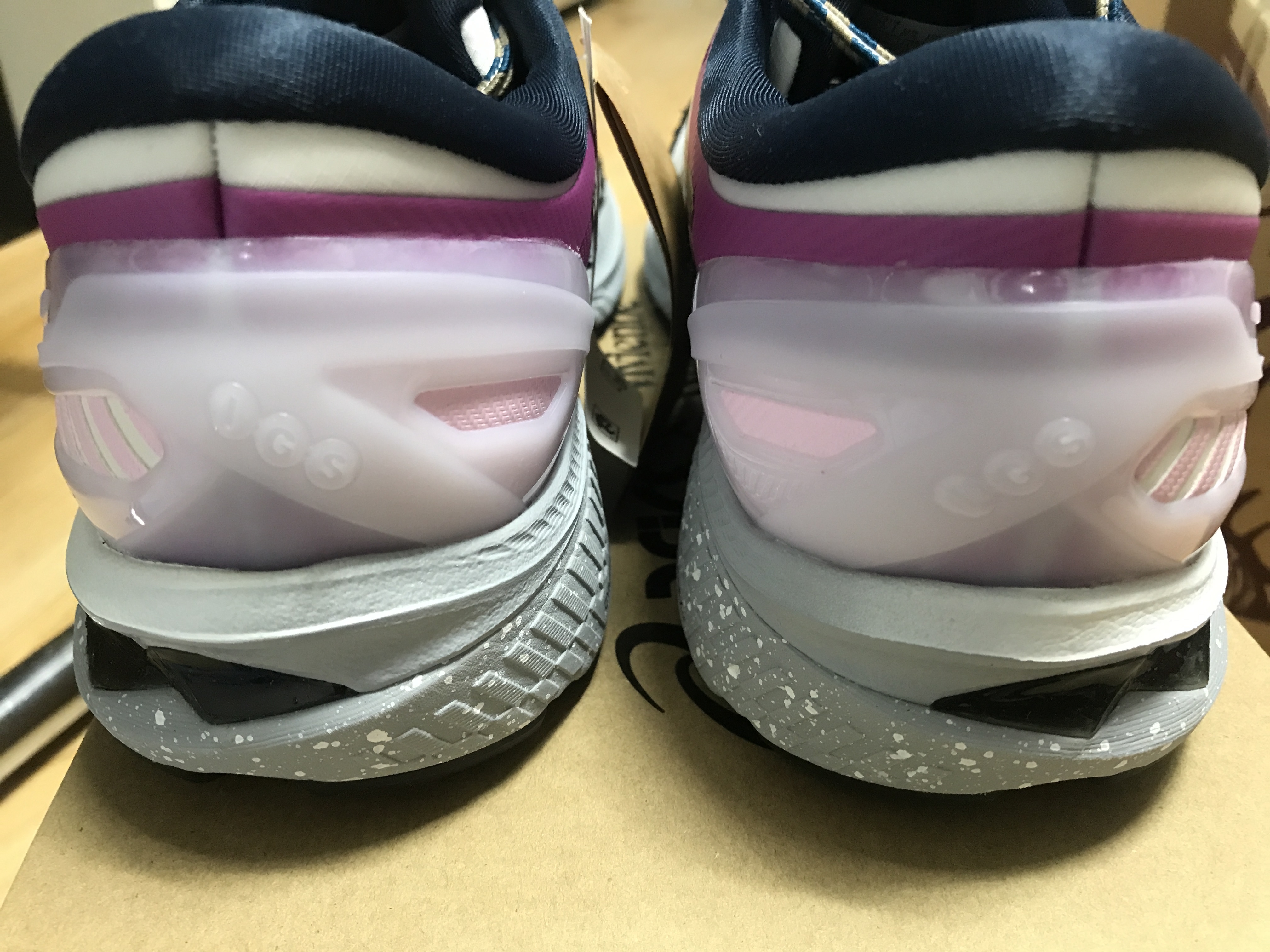 Asics x Vivienne Westwood Gel-Kayano 27 DE White 착용 스타일 - 4