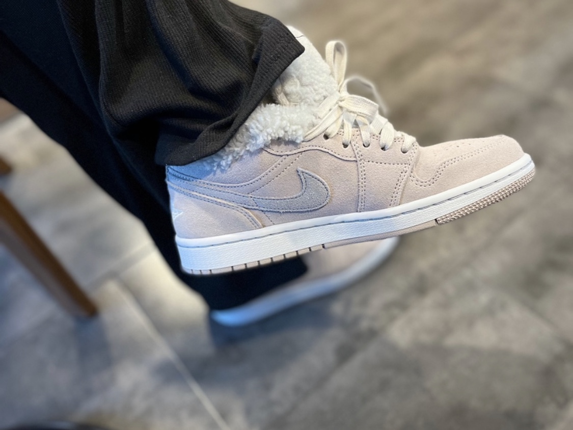 (W) Jordan 1 Low SE Sherpa Fleece 착용 스타일