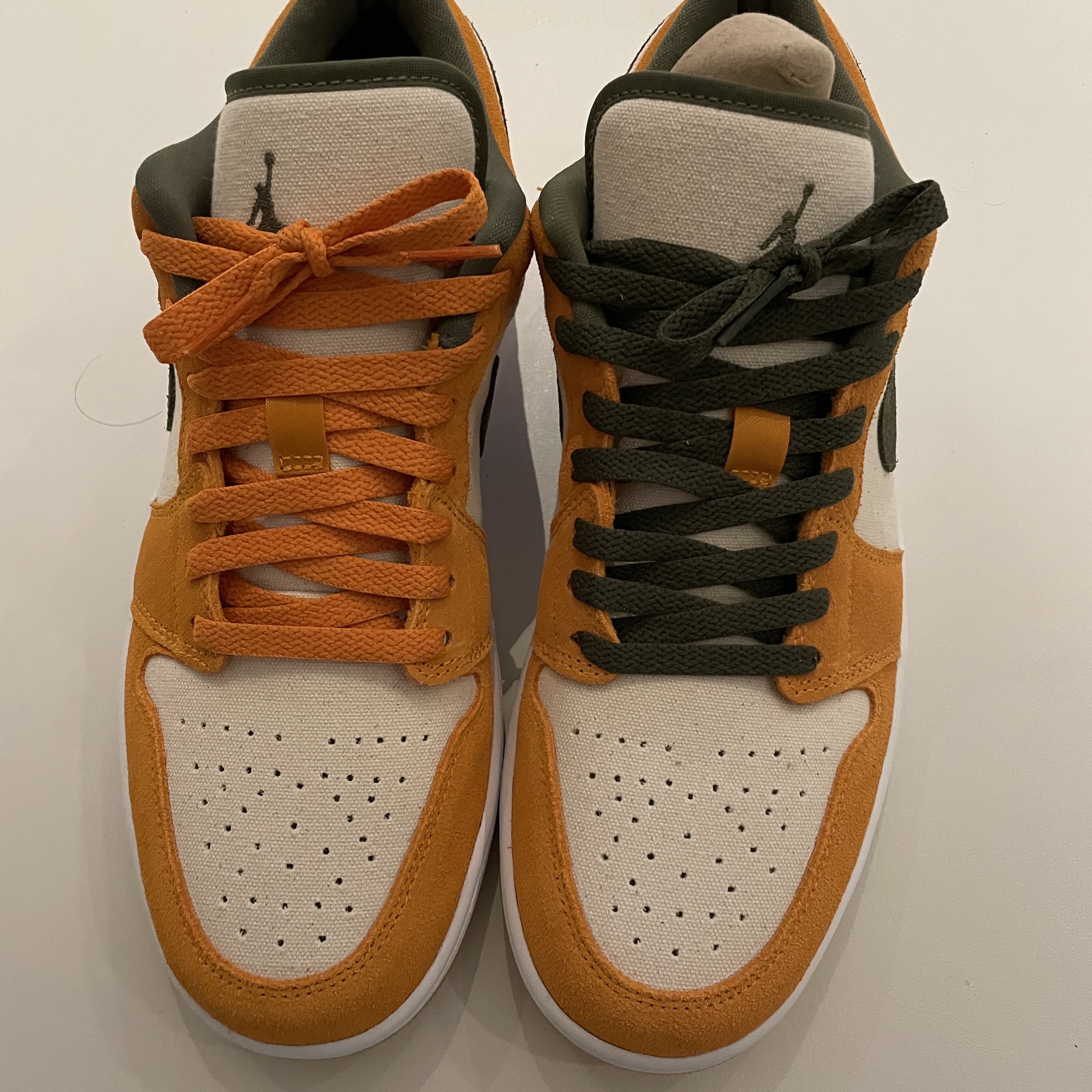Jordan 1 Low SE Light Curry 착용 스타일 - 1