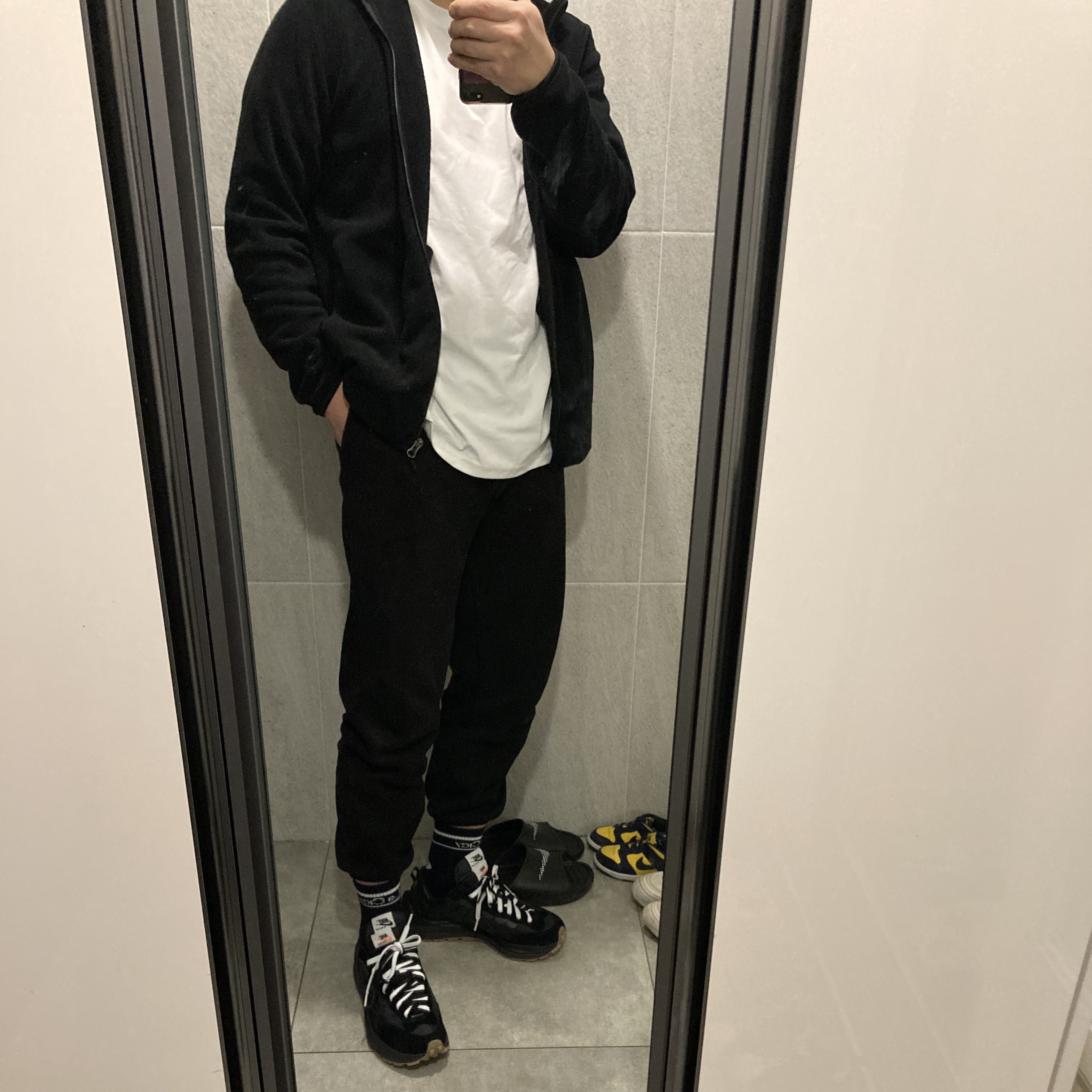 Nike x Sacai VaporWaffle Black and Gum 착용 스타일 - 1