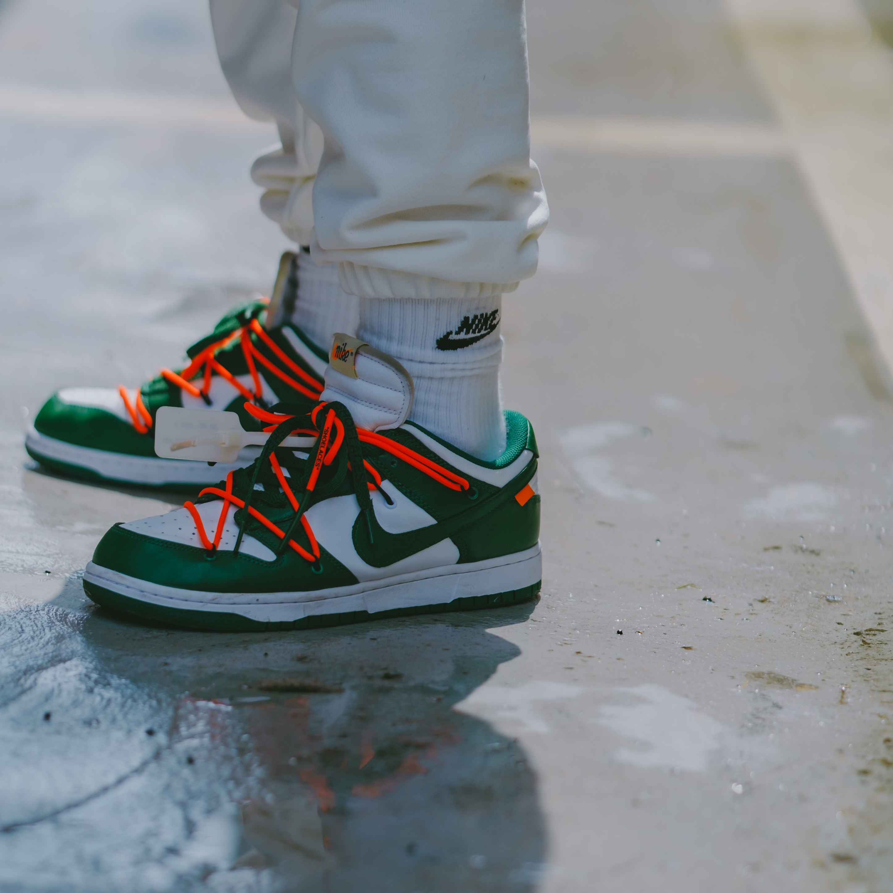 Nike x Off-White Dunk Low Pine Green, IAB Studio x Lee Denim Jacket Black 착용 스타일 - 1