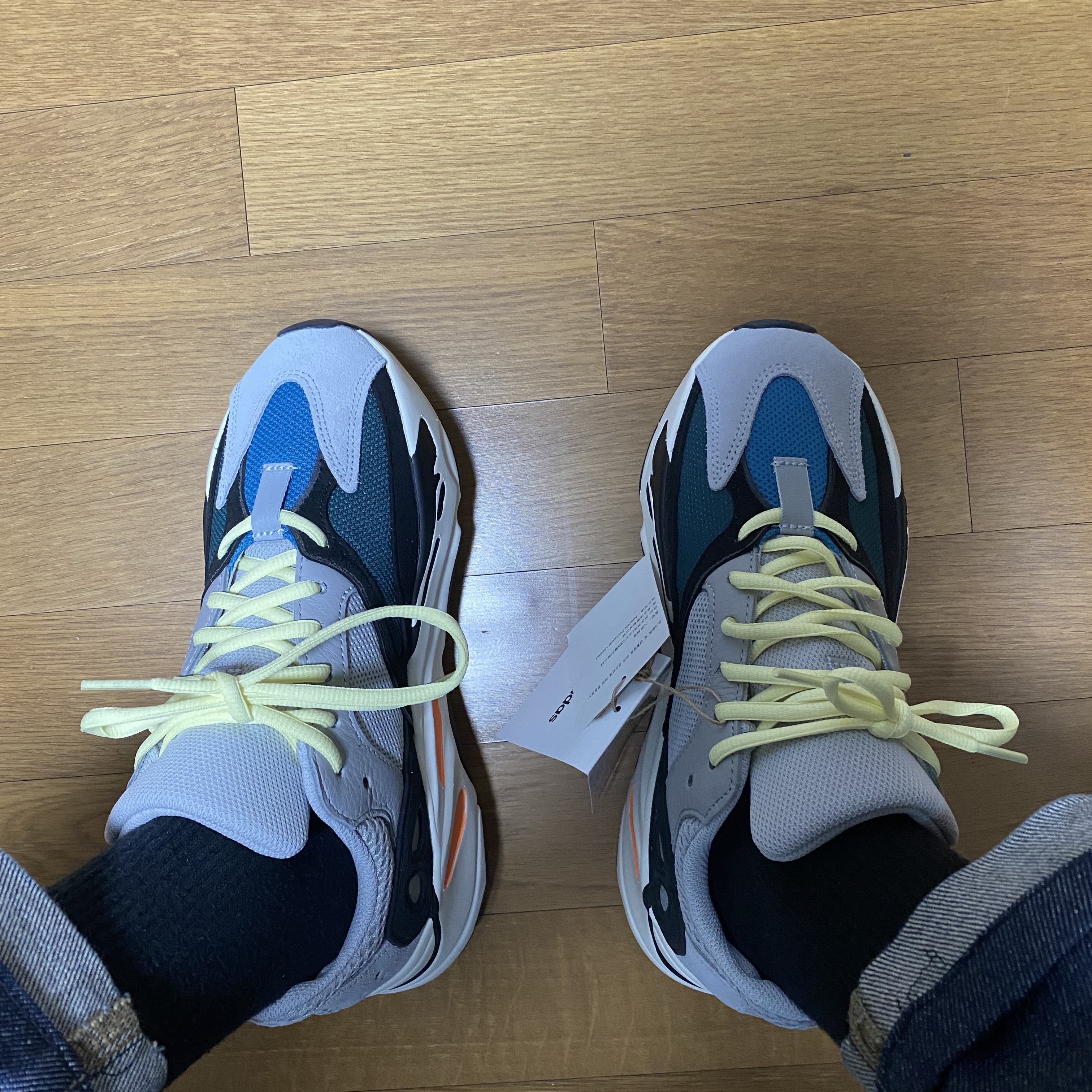Adidas Yeezy Boost 700 Wave Runner Solid Grey 2021/2022 착용 스타일
