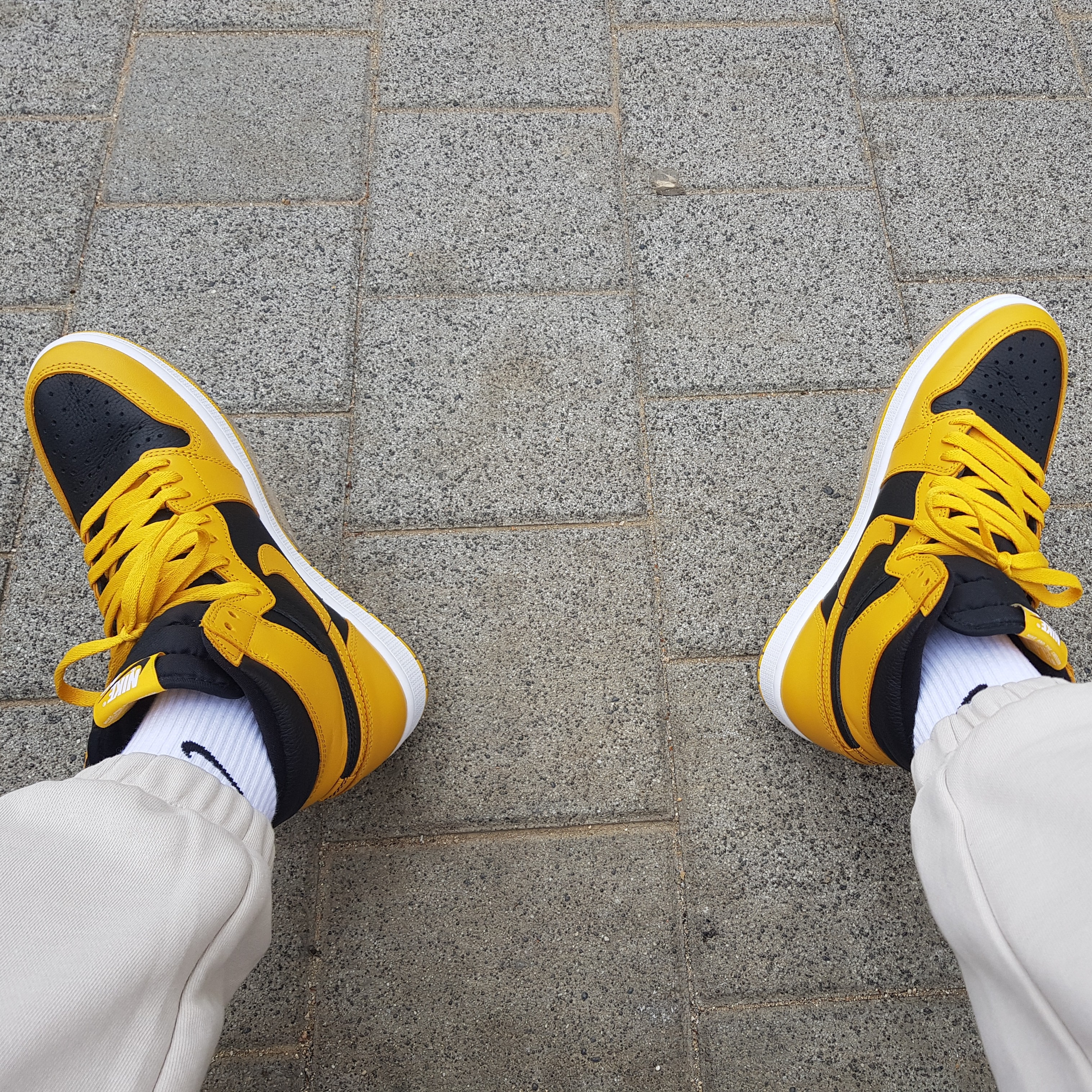 Jordan 1 Retro High OG Pollen 착용 스타일