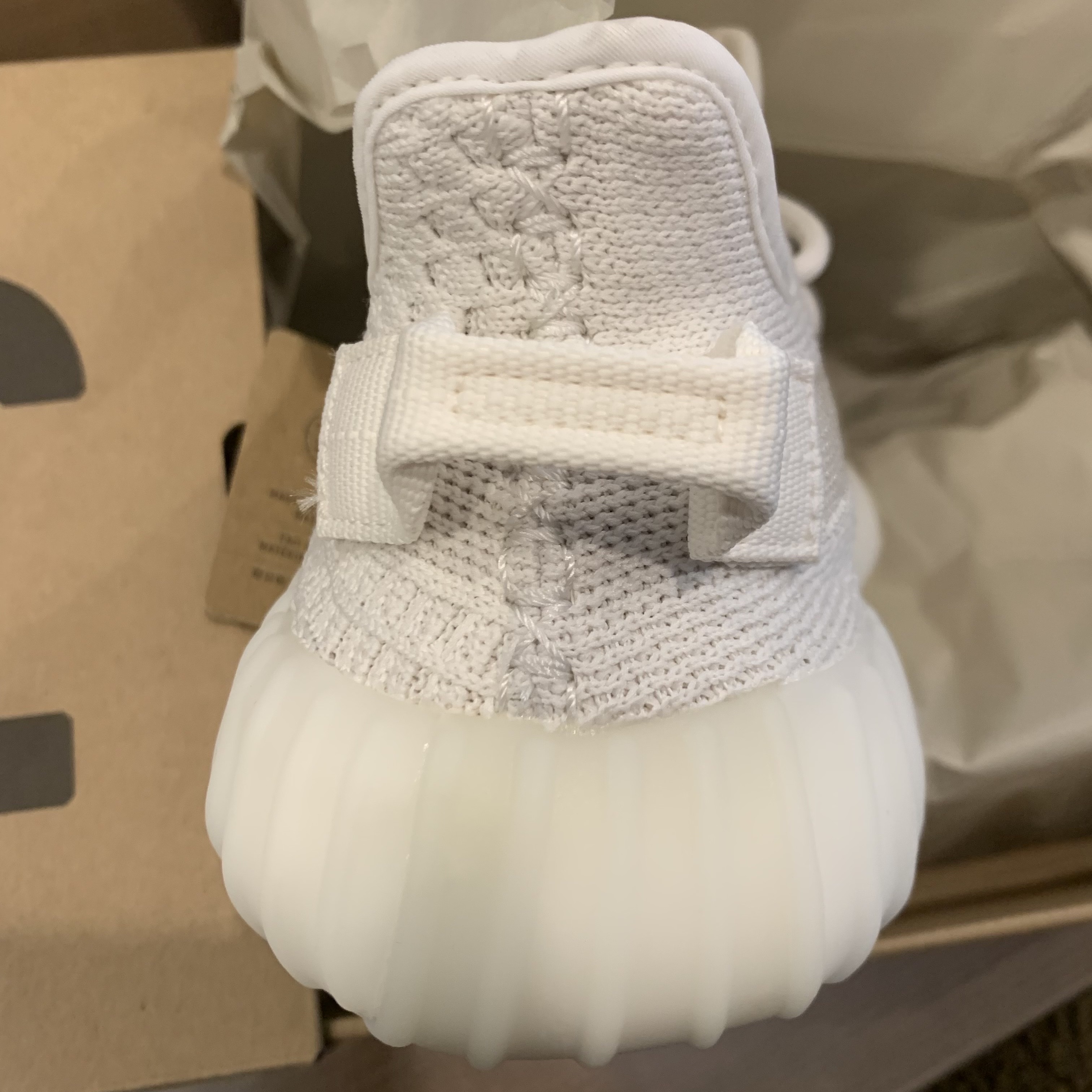 Adidas Yeezy Boost 350 V2 Bone 착용 스타일 - 2