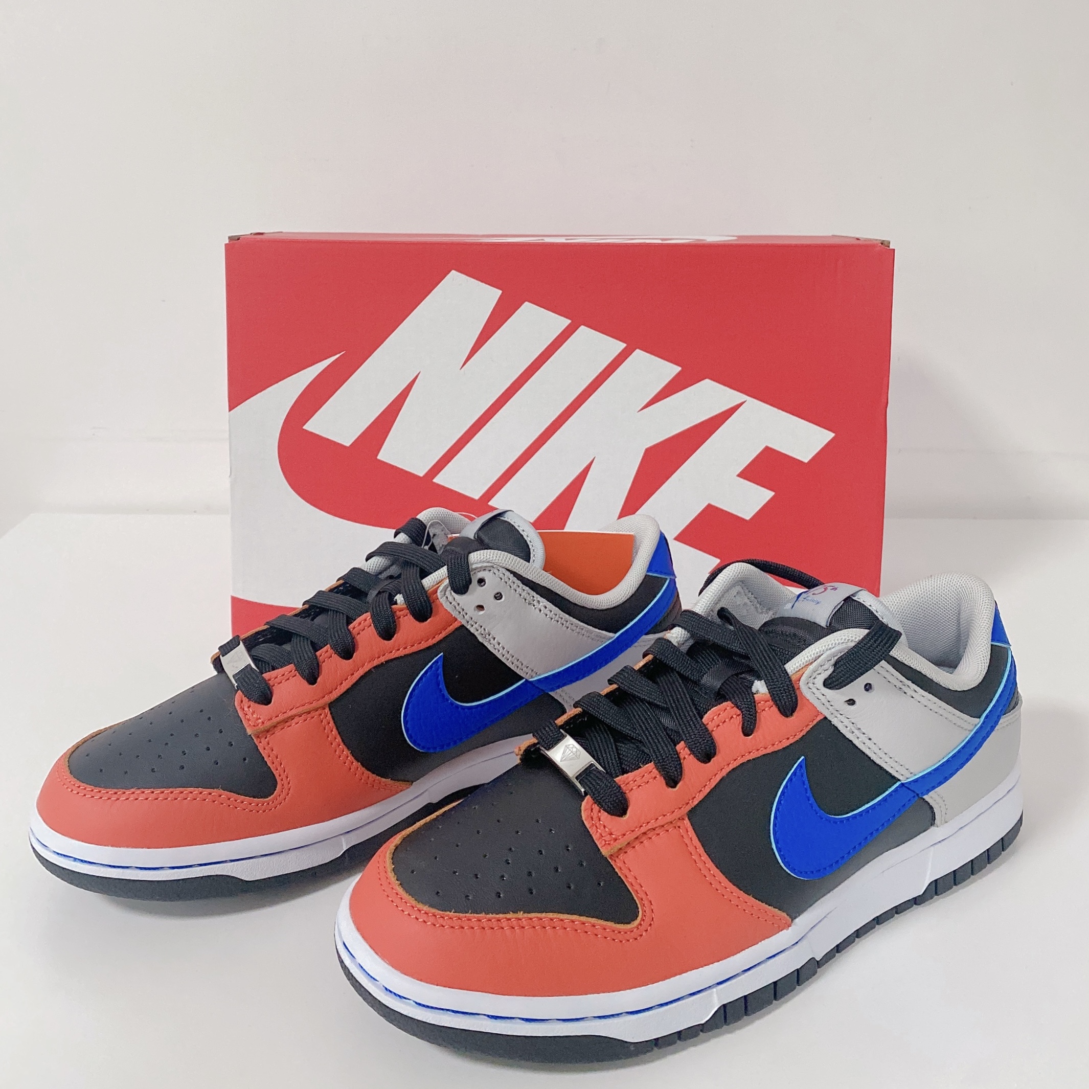 Nike x NBA Dunk Low Retro EMB Racer Blue and Orange 착용 스타일 - 1