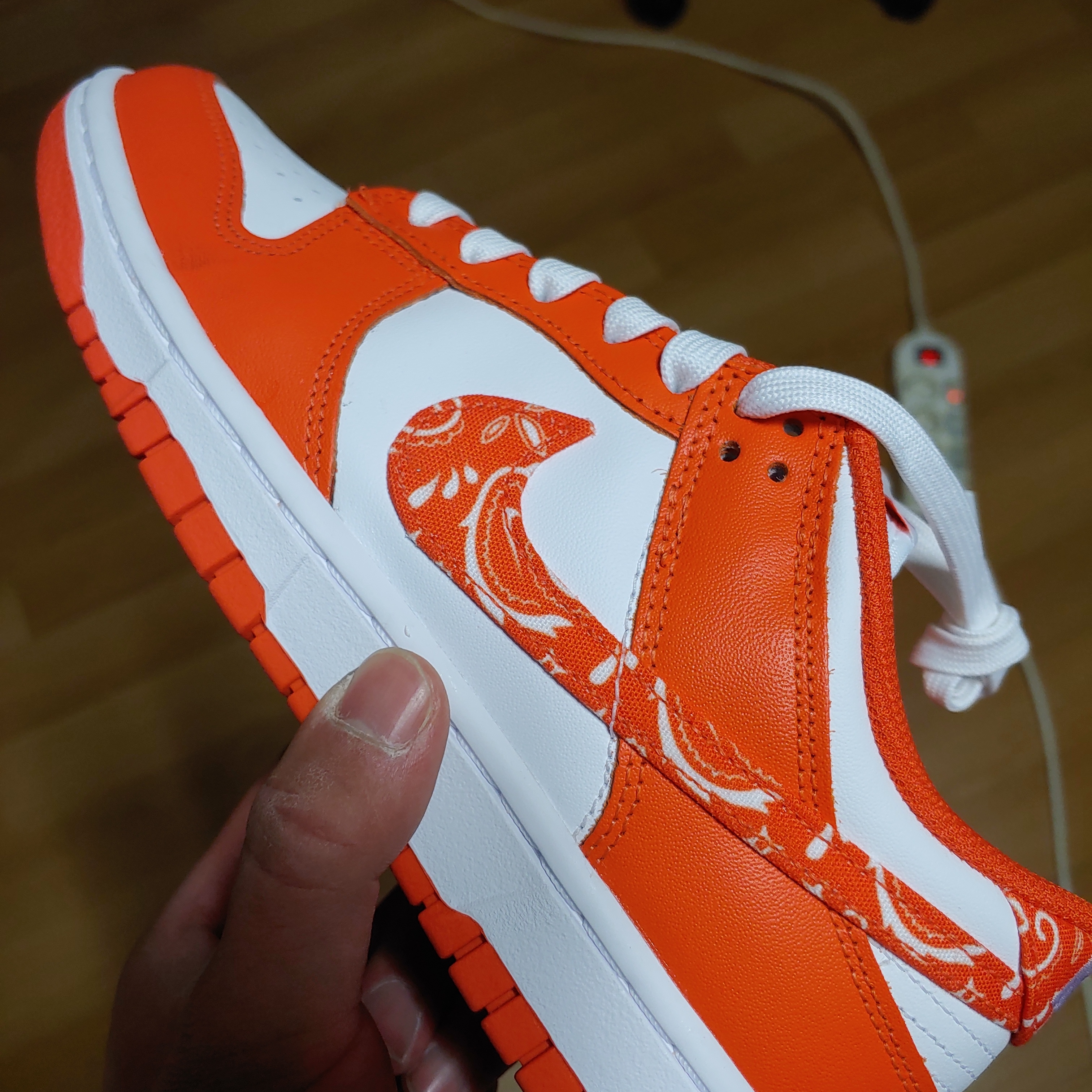 (W) Nike Dunk Low Essential Orange Paisley 착용 스타일