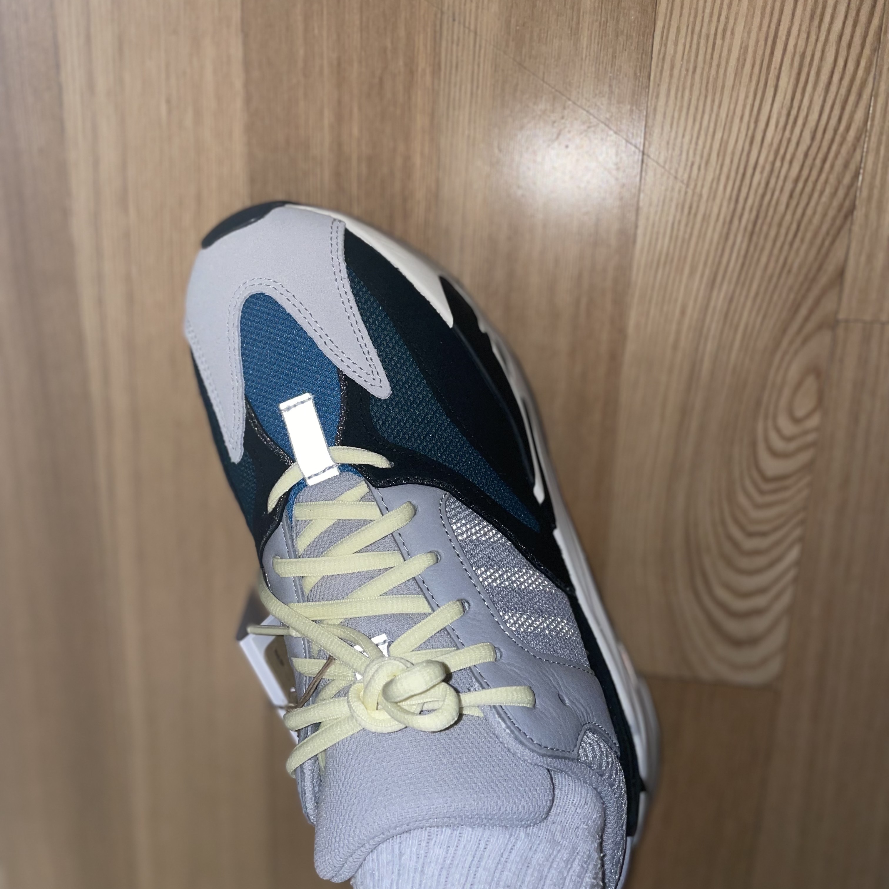 Adidas Yeezy Boost 700 Wave Runner Solid Grey 2021/2022 착용 스타일 - 3
