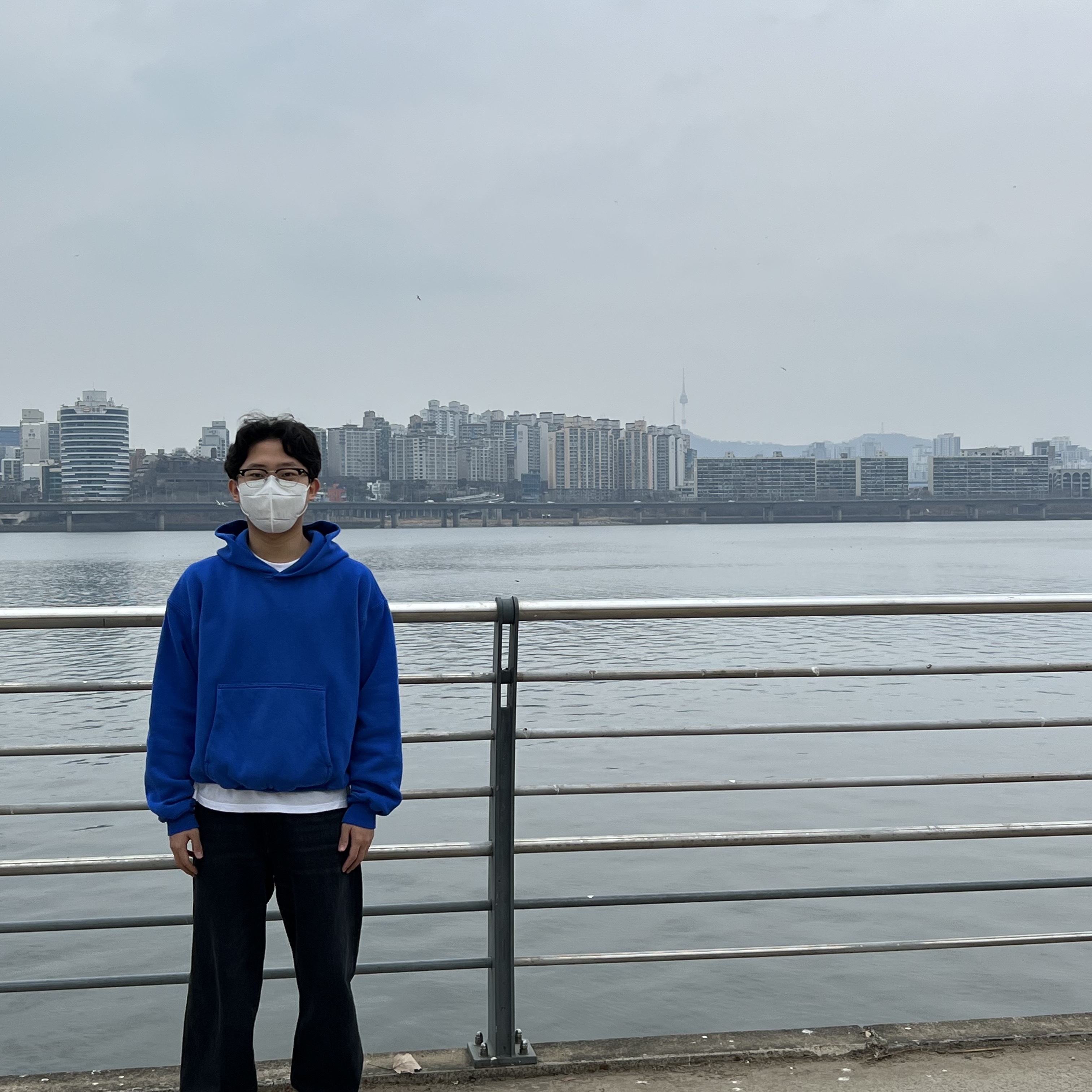 Yeezy Gap Hoodie Blue 착용 스타일 - 1