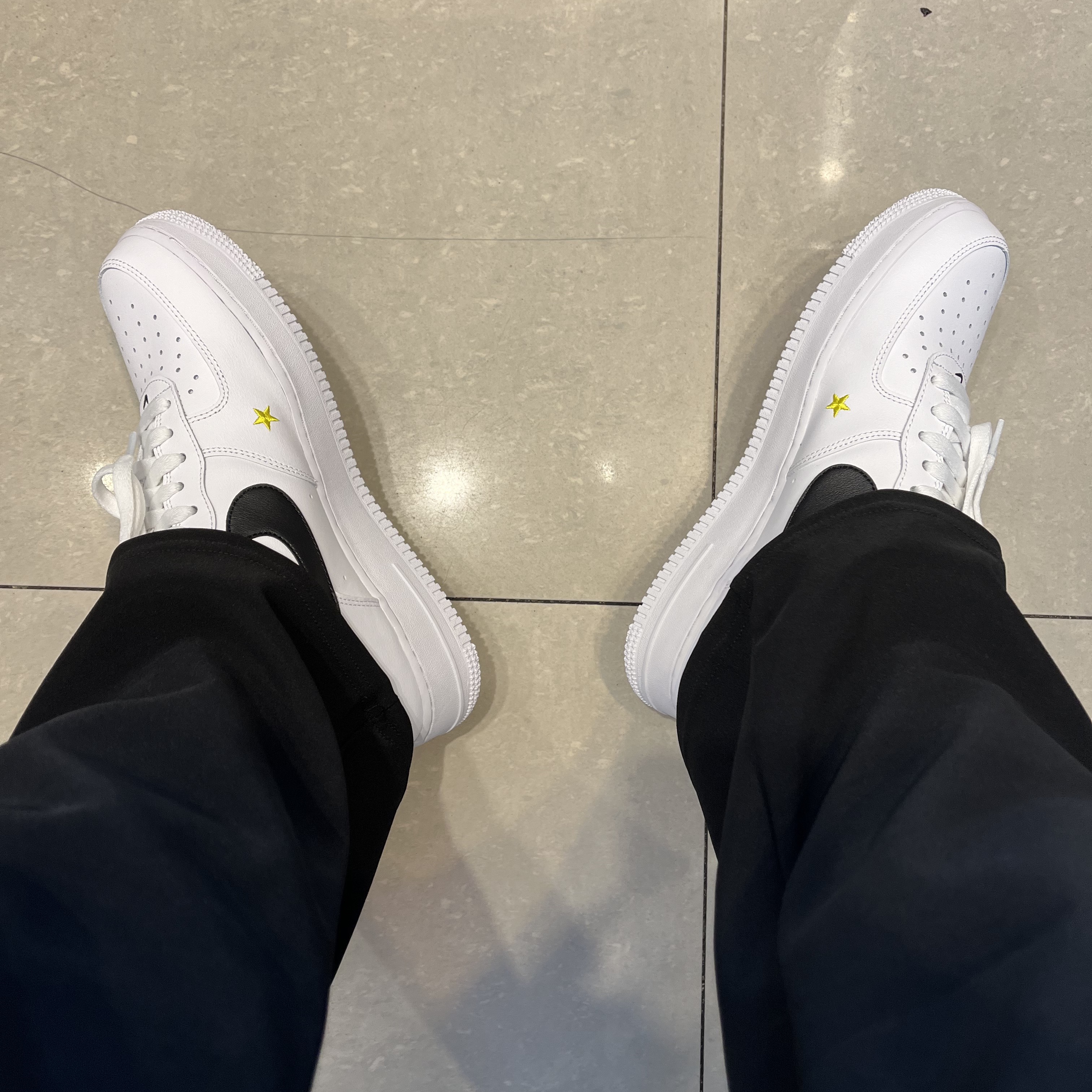 Nike Air Force 1 '07 LV8 2 Have a Nike Day 착용 스타일 - 4