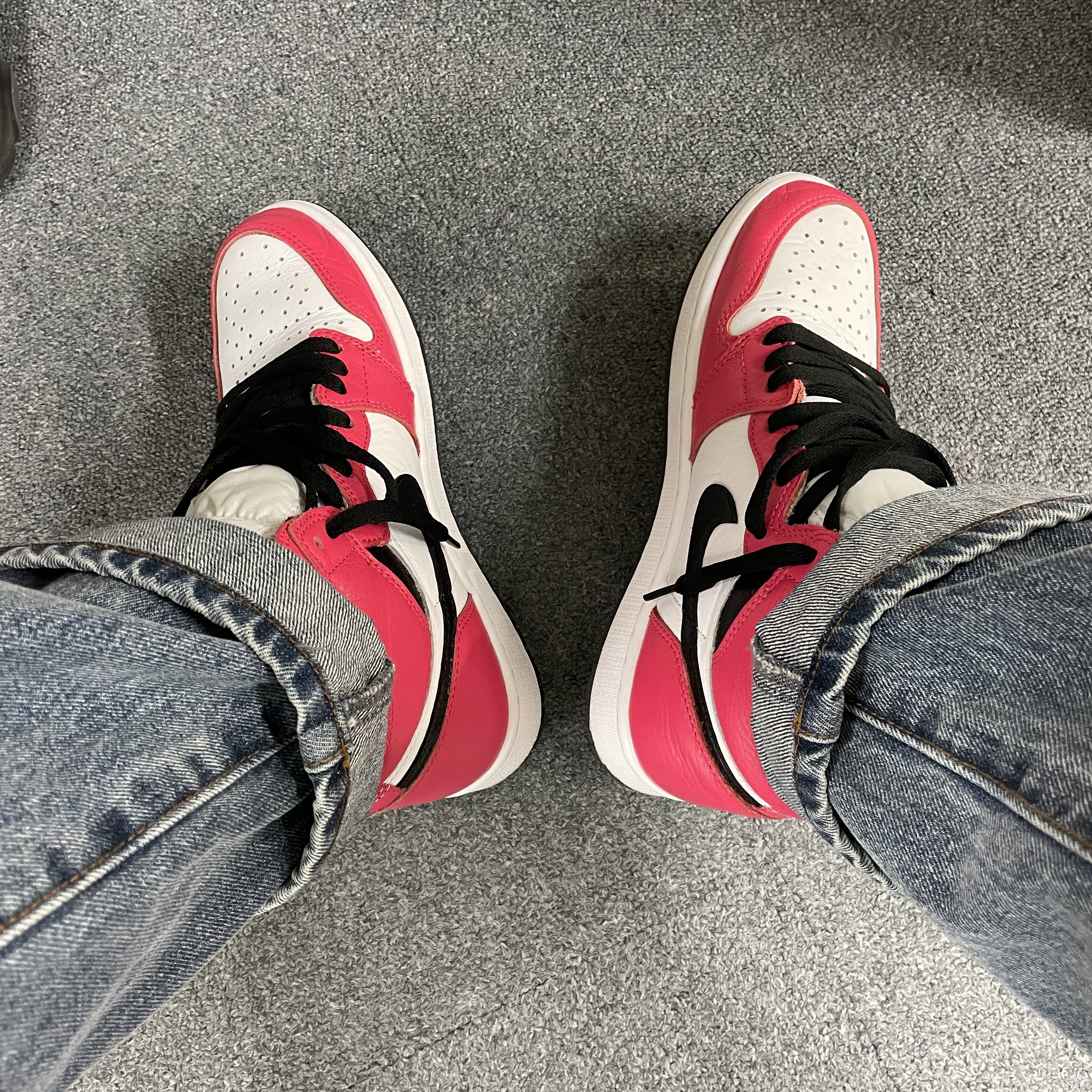 Jordan 1 Retro High OG Light Fusion Red 착용 스타일