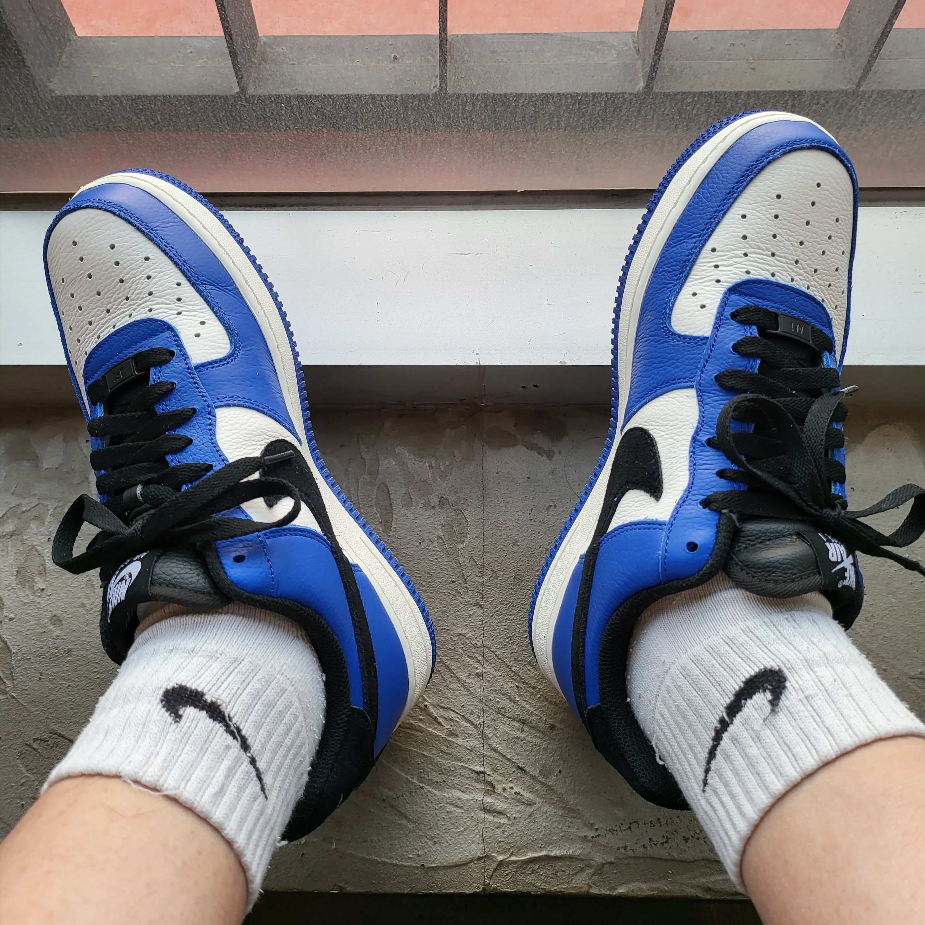 Jordan 1 Retro High Game Royal, Nike Air Force 1 '07 Low White 착용 스타일 - 3
