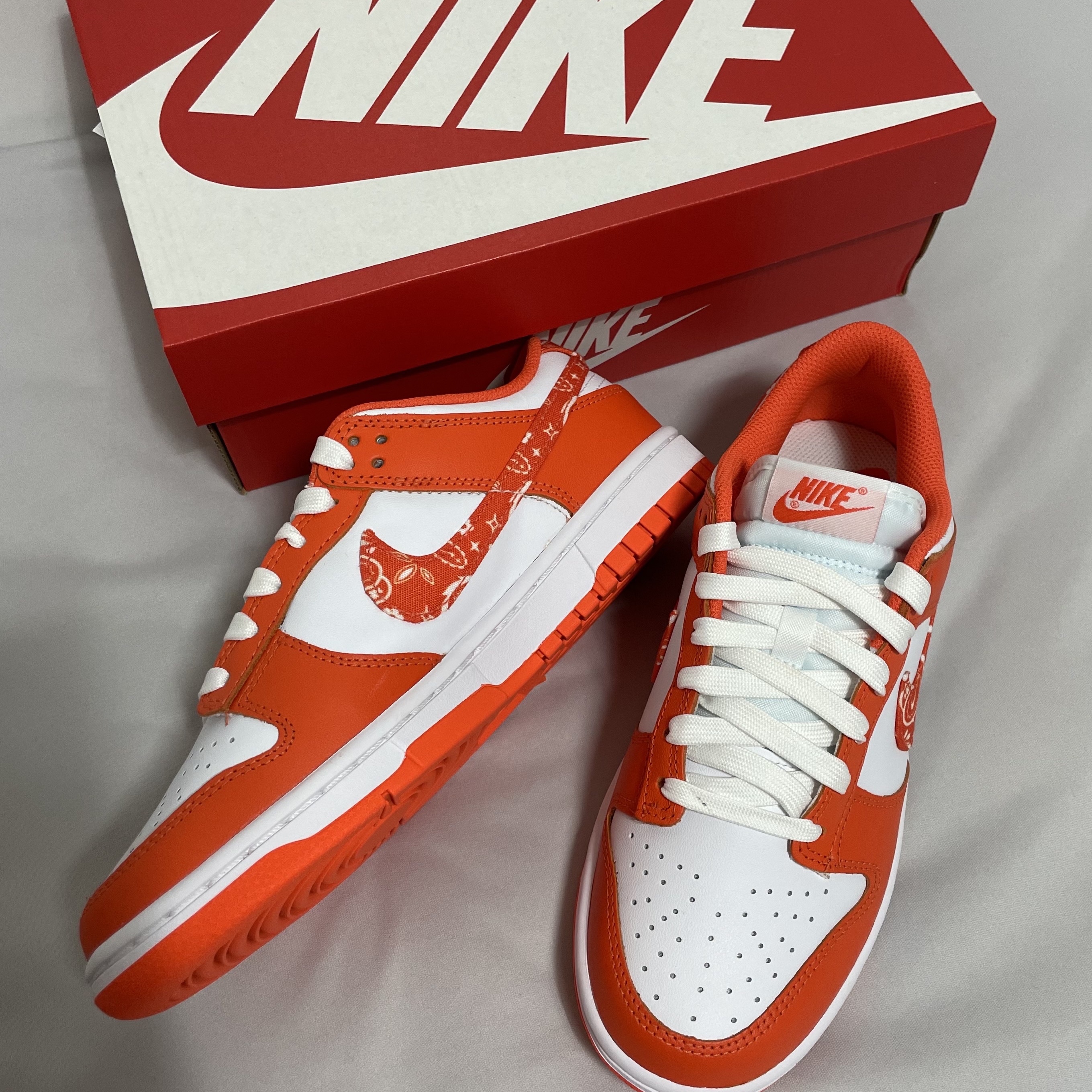 (W) Nike Dunk Low Essential Orange Paisley 착용 스타일