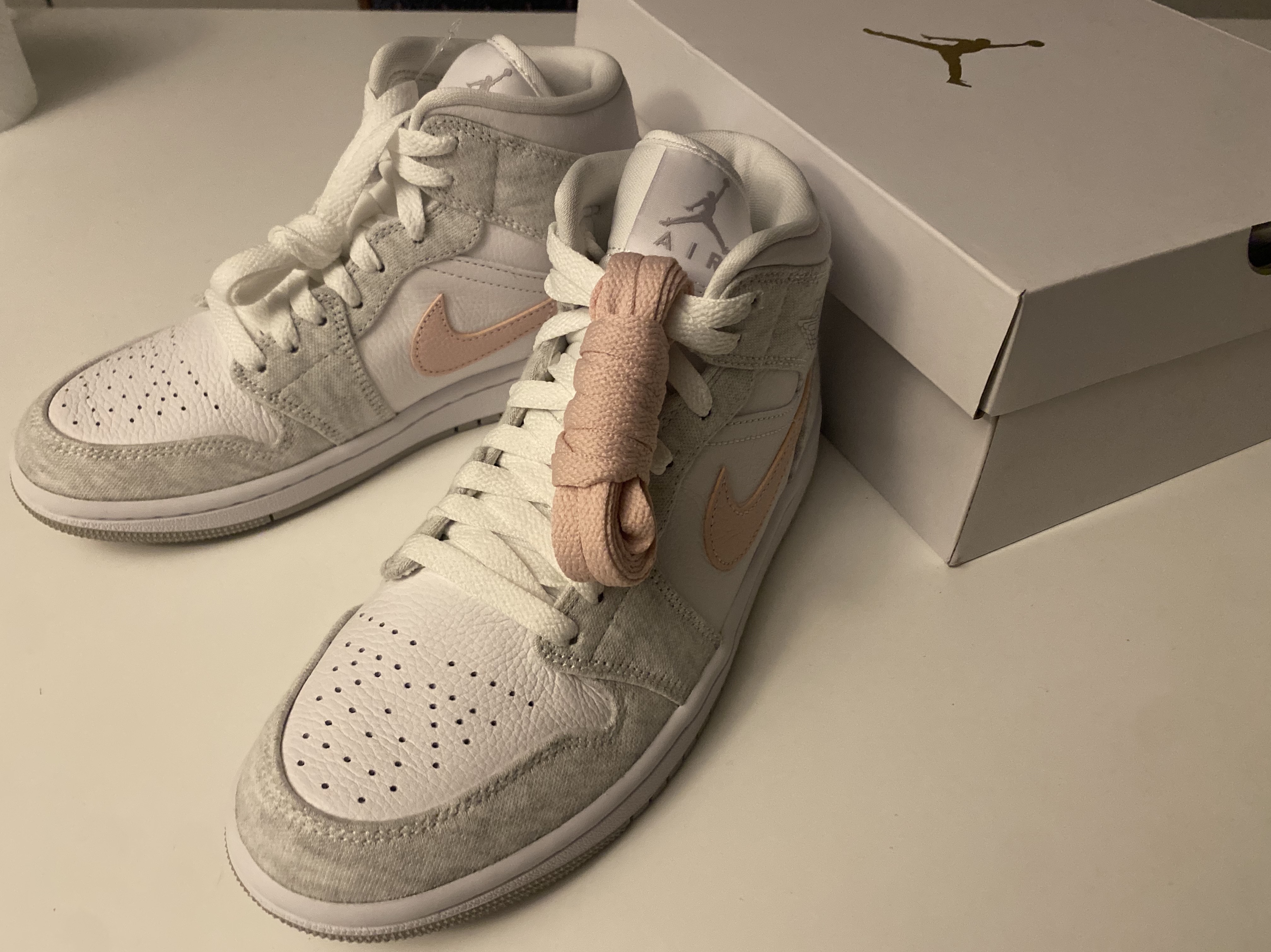 (W) Jordan 1 Mid SE Light Iron Ore 착용 스타일