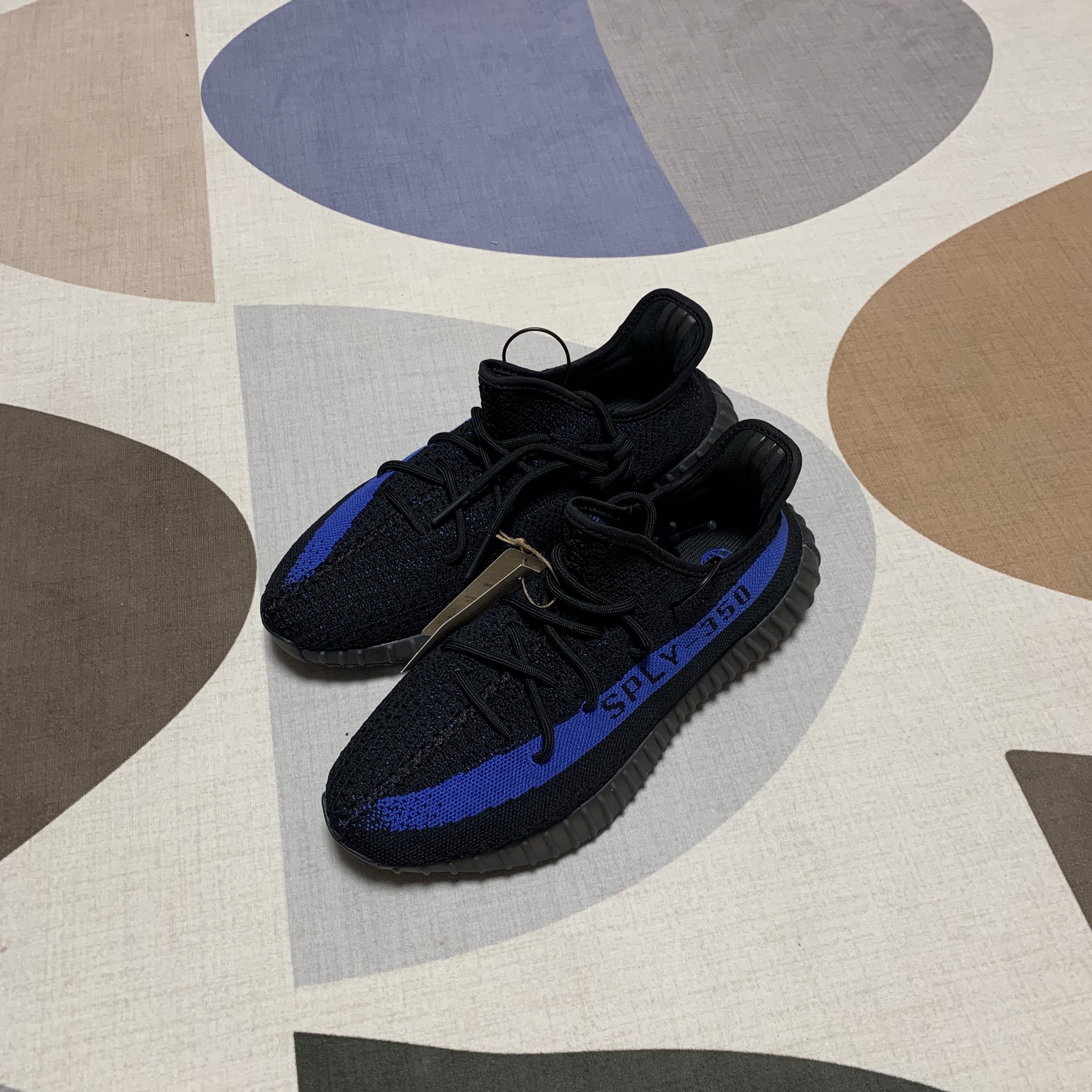 Adidas Yeezy Boost 350 V2 Dazzling Blue 착용 스타일 - 1