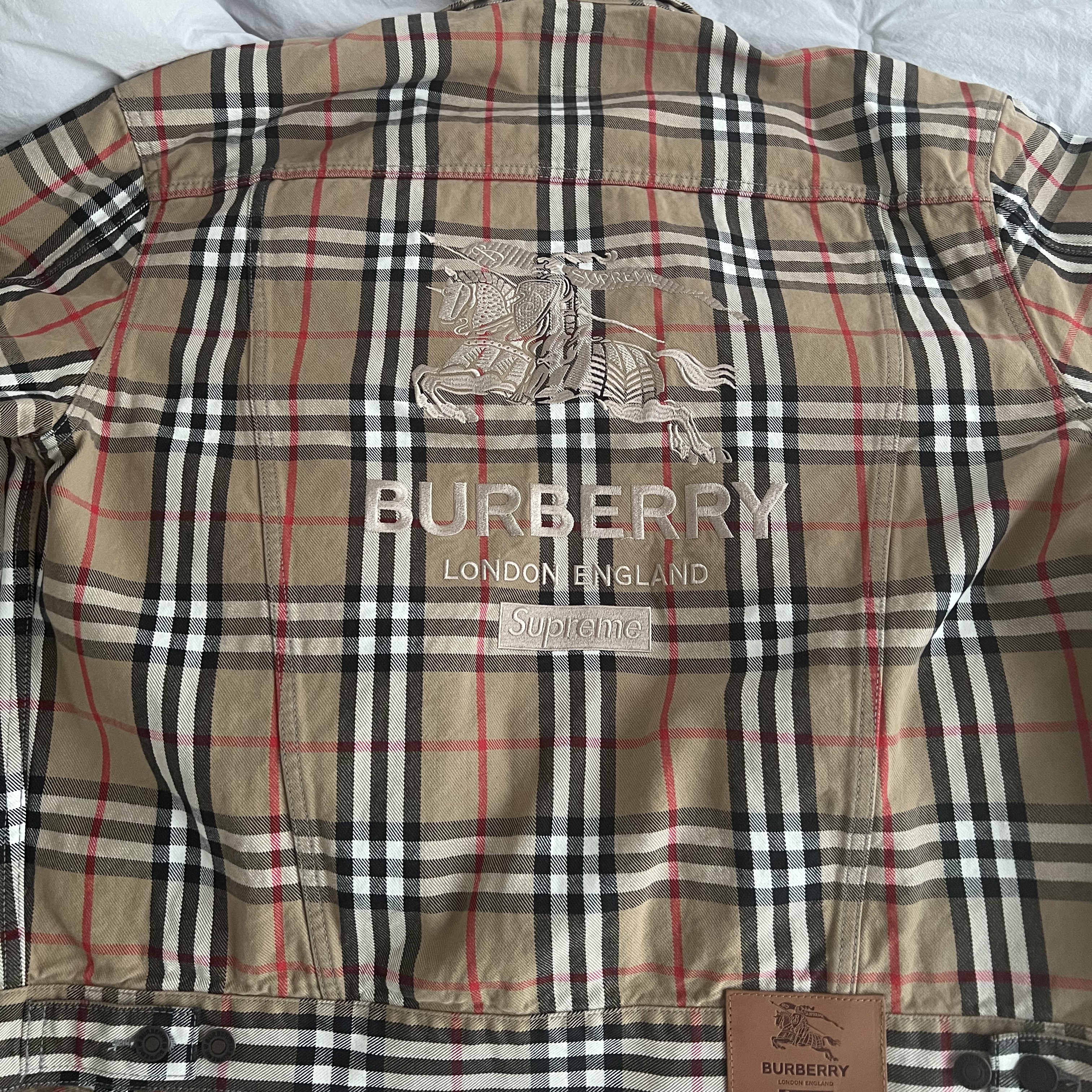 Supreme x Burberry Denim Trucker Jacket Beige - 22SS 착용 스타일