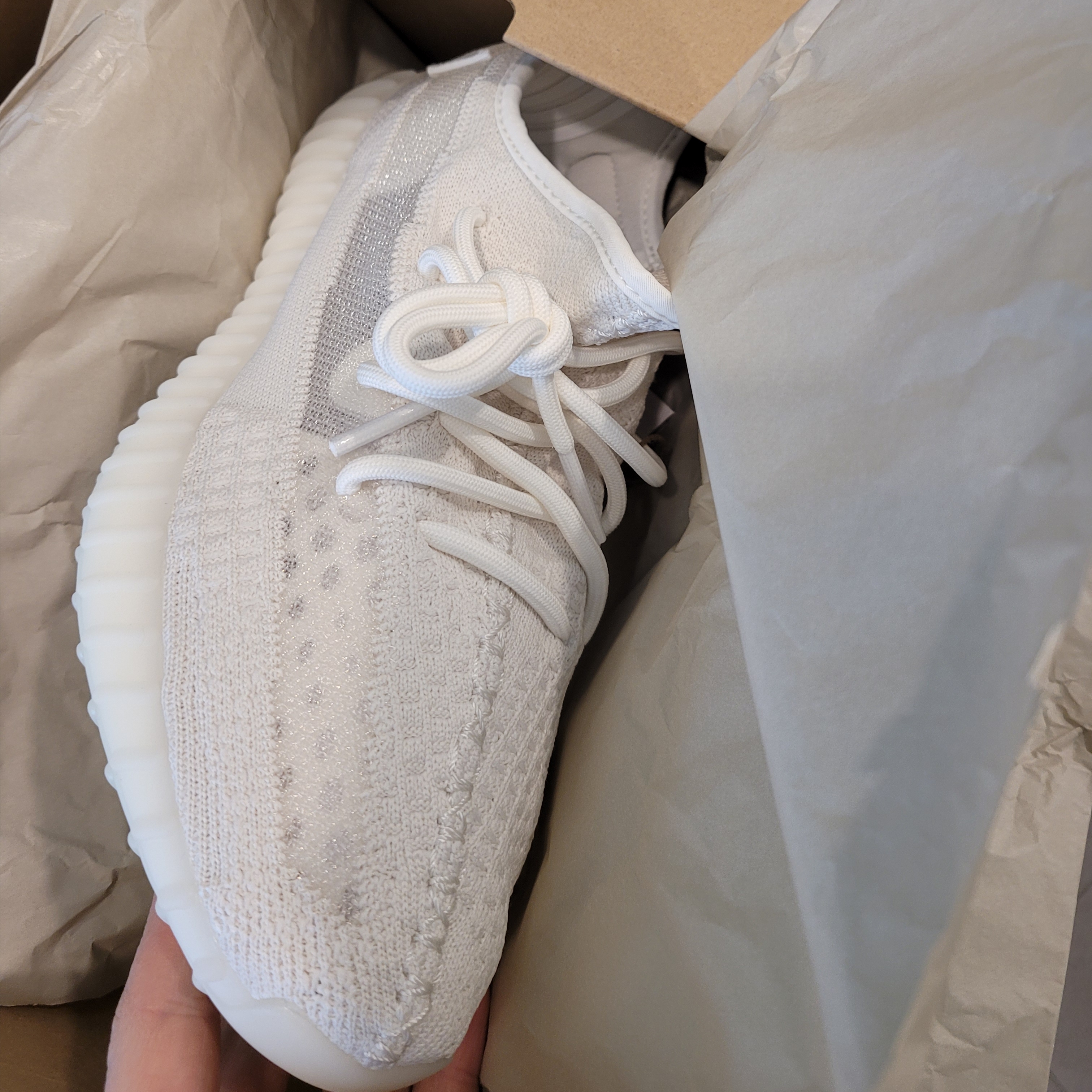 Adidas Yeezy 700 V3 Mono Safflower, Adidas Yeezy Boost 350 V2 Bone 착용 스타일 - 2