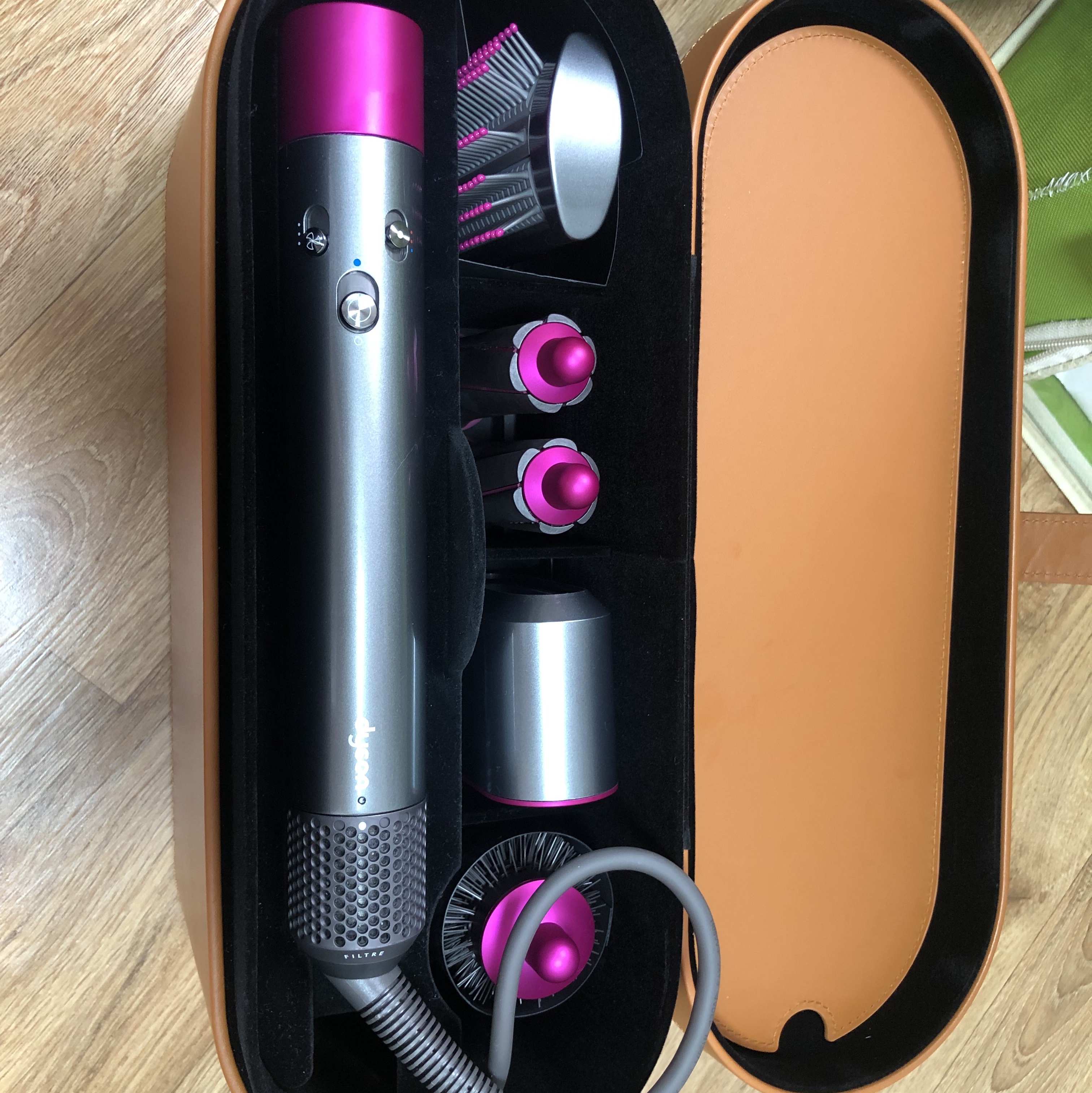 Dyson Airwrap Styler Volume And Shape Nickel Fuchsia (Korean Ver.) 착용 스타일