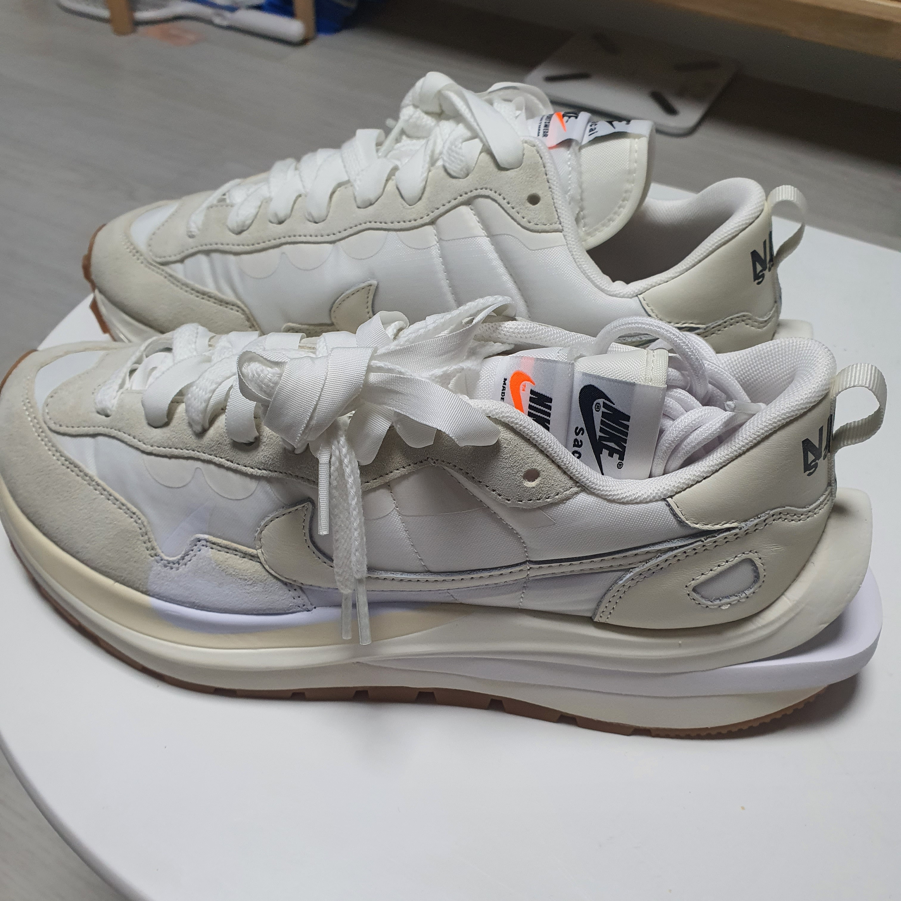Nike x Sacai VaporWaffle White and Gum 착용 스타일