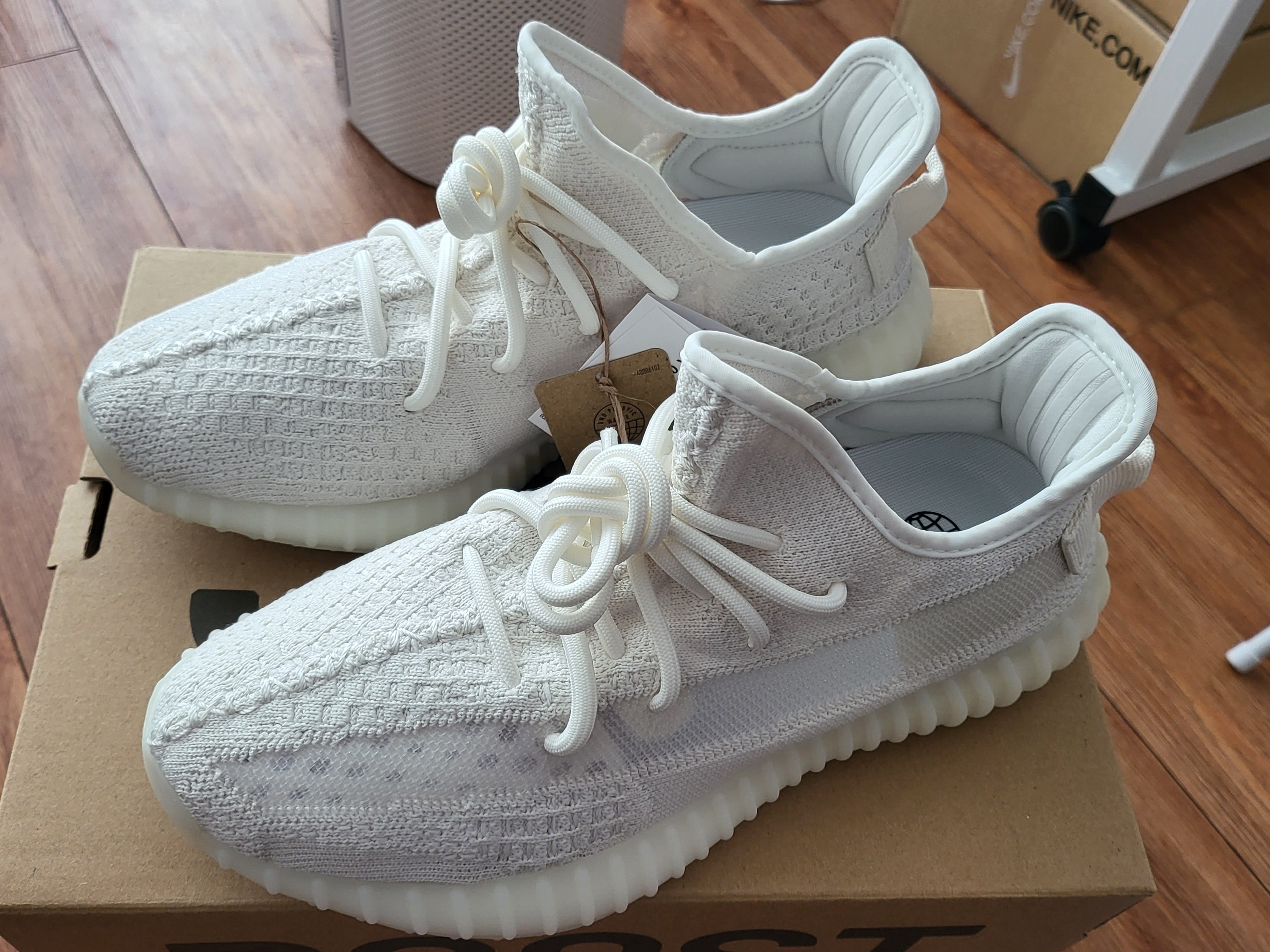 Adidas Yeezy Boost 350 V2 Bone 착용 스타일 - 2