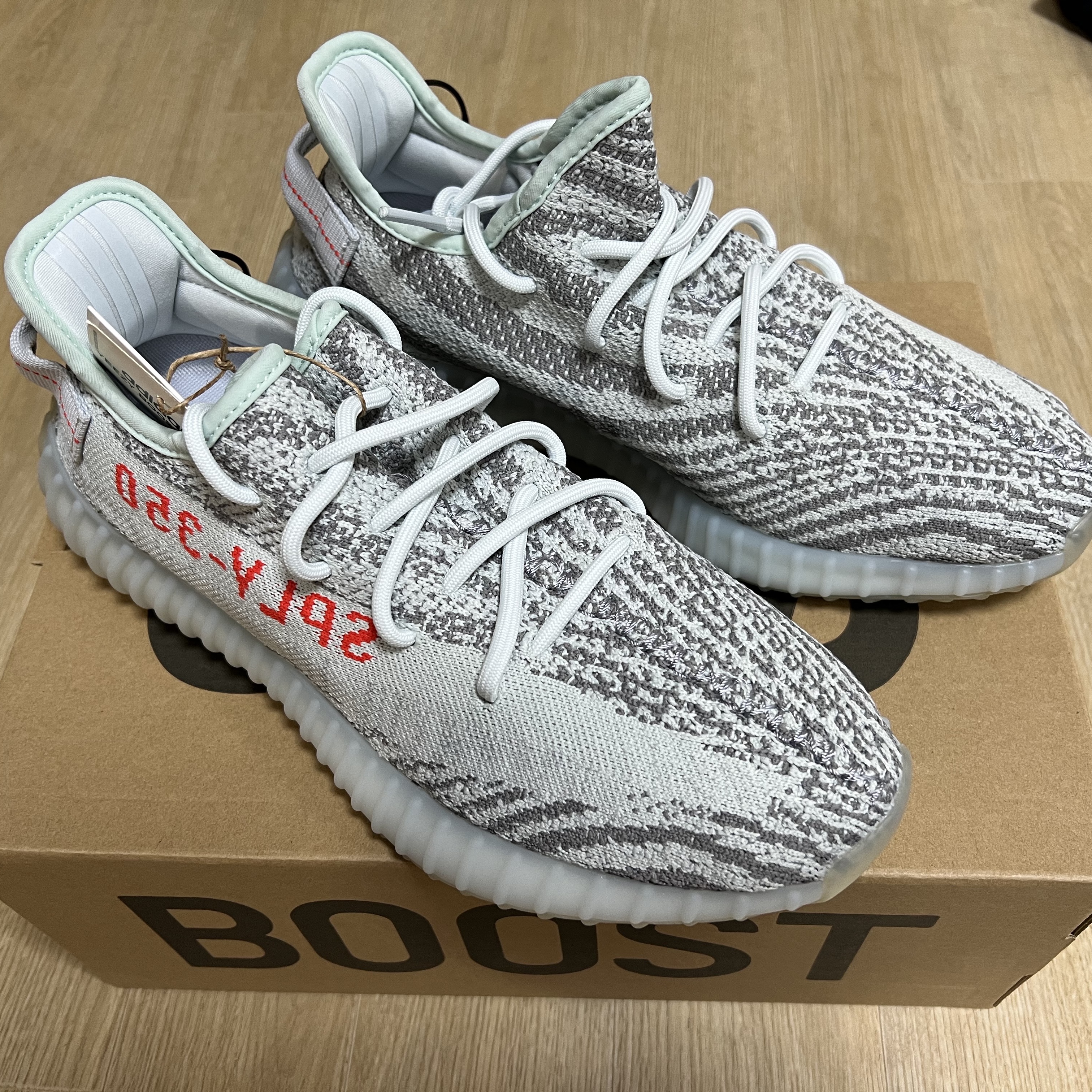 Adidas Yeezy Boost 350 V2 Blue Tint 2017 착용 스타일