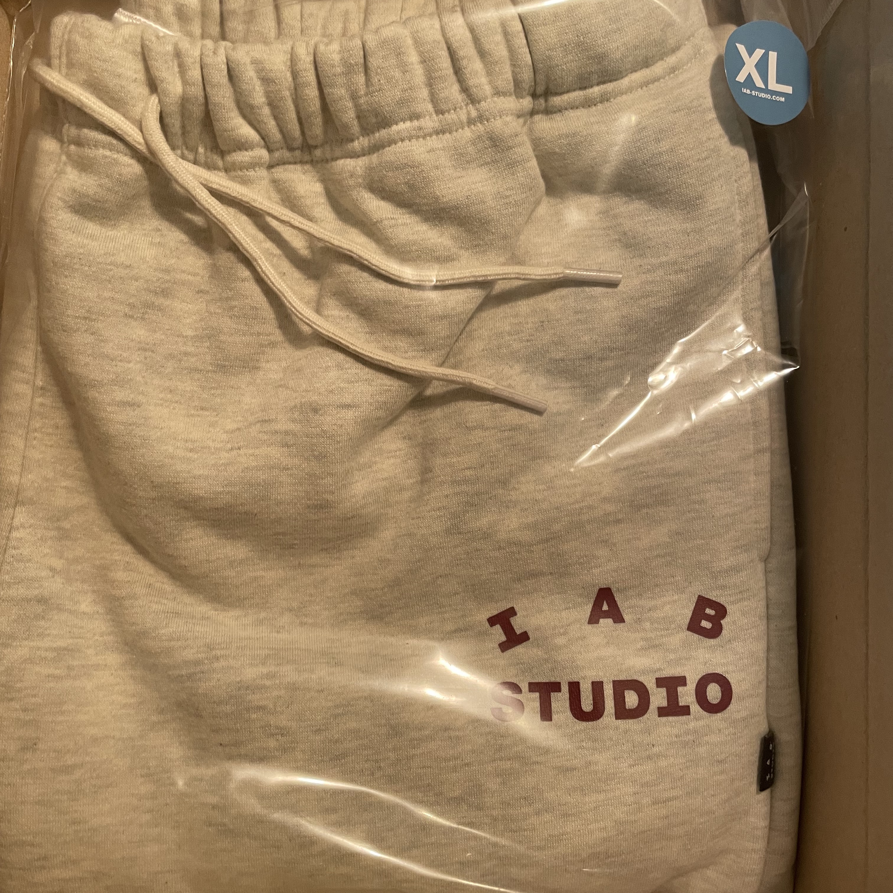 IAB Studio Sweatpants Oatmeal Burgundy - 22SS 착용 스타일